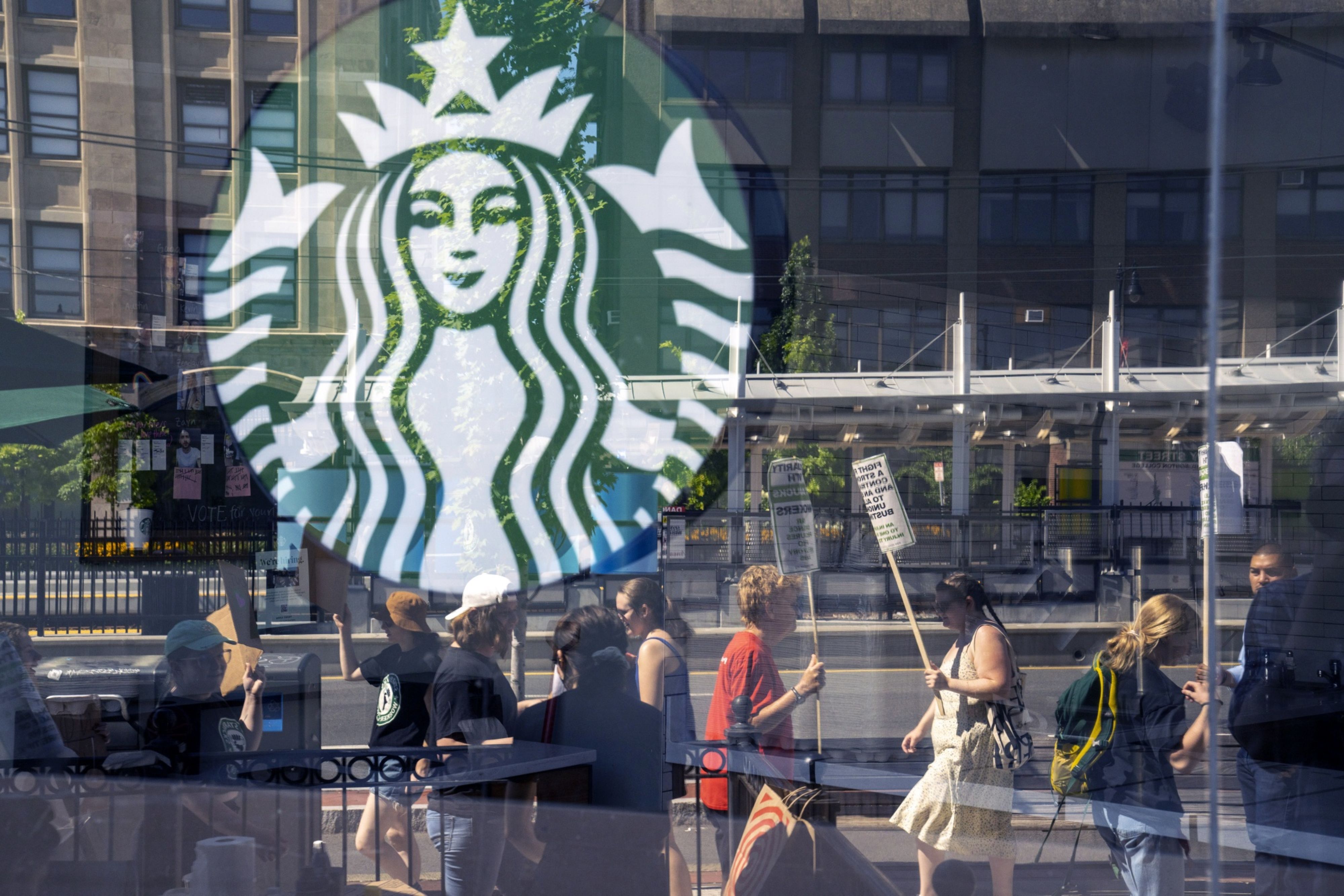 Starbucks: crise no Brasil de operadora não ofusca vendas globais acima do  esperado
