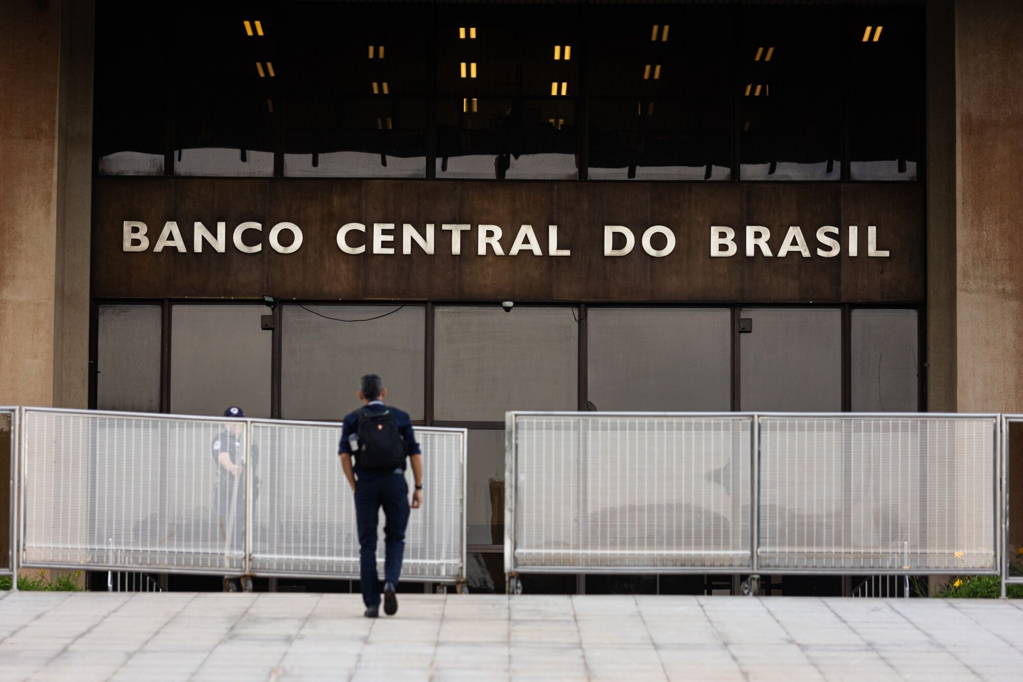 Copom reduz Selic para 14,25% e aponta incerteza ‘acima do usual’ para projeções