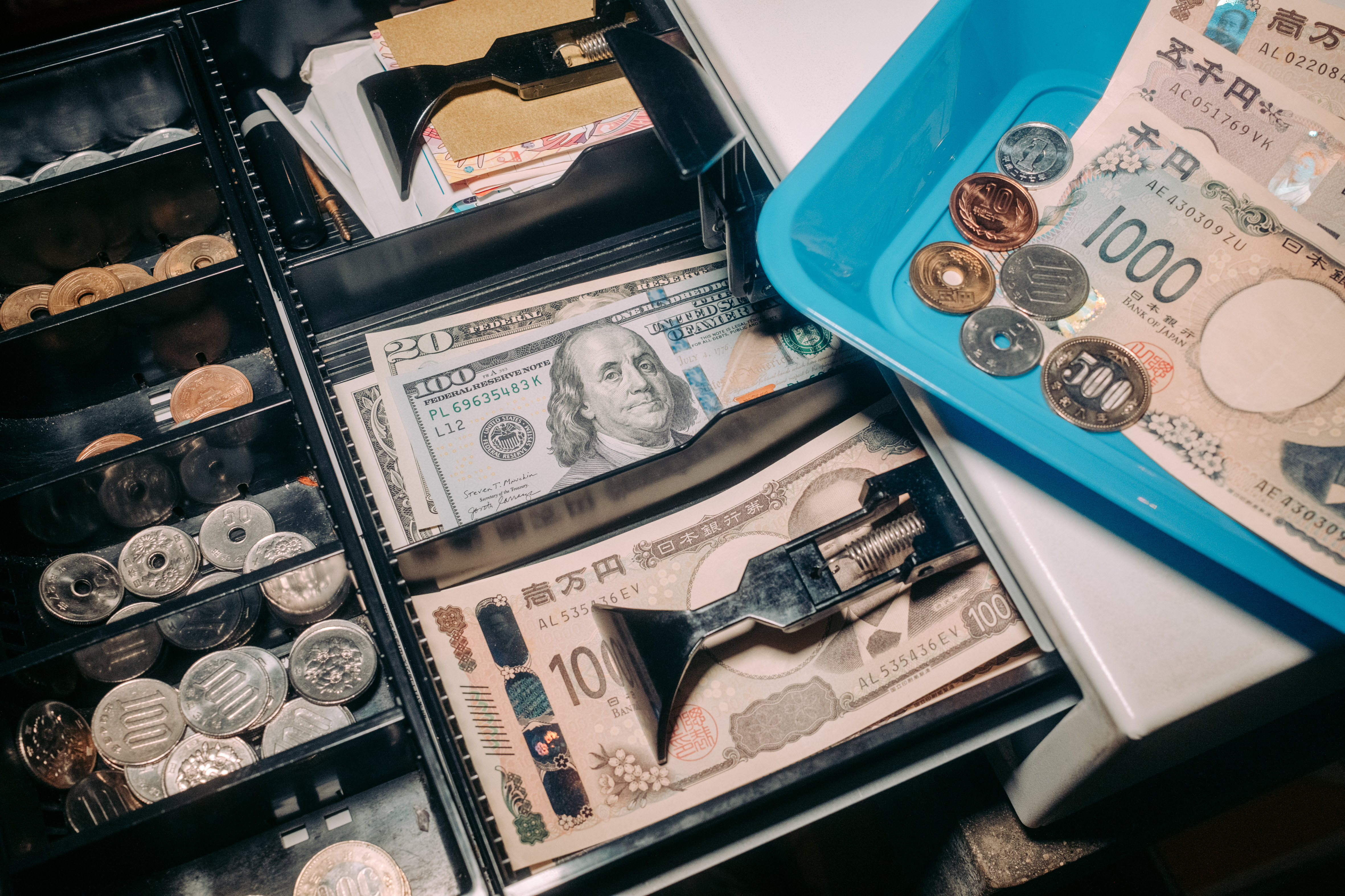 ¿Por qué cayó el yen si el Banco de Japón subió las tasas? 5 respuestas y el efecto en América Latina