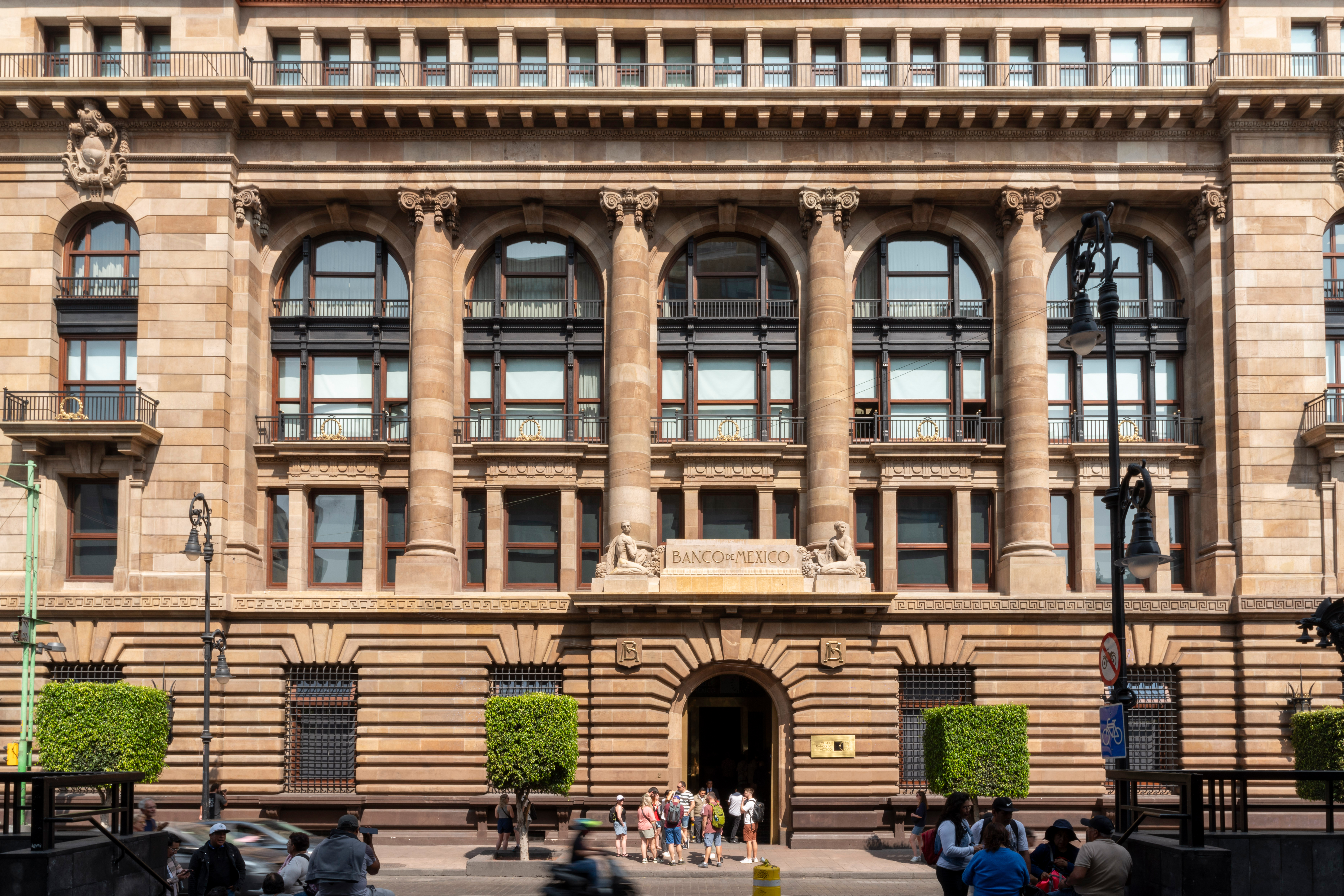 Banxico valorará más recortes a la tasa si cambios fiscales y arancelarios no afectan otros precios Banxico valorará más recortes a la tasa si cambios fiscales y arancelarios no afectan otros precios