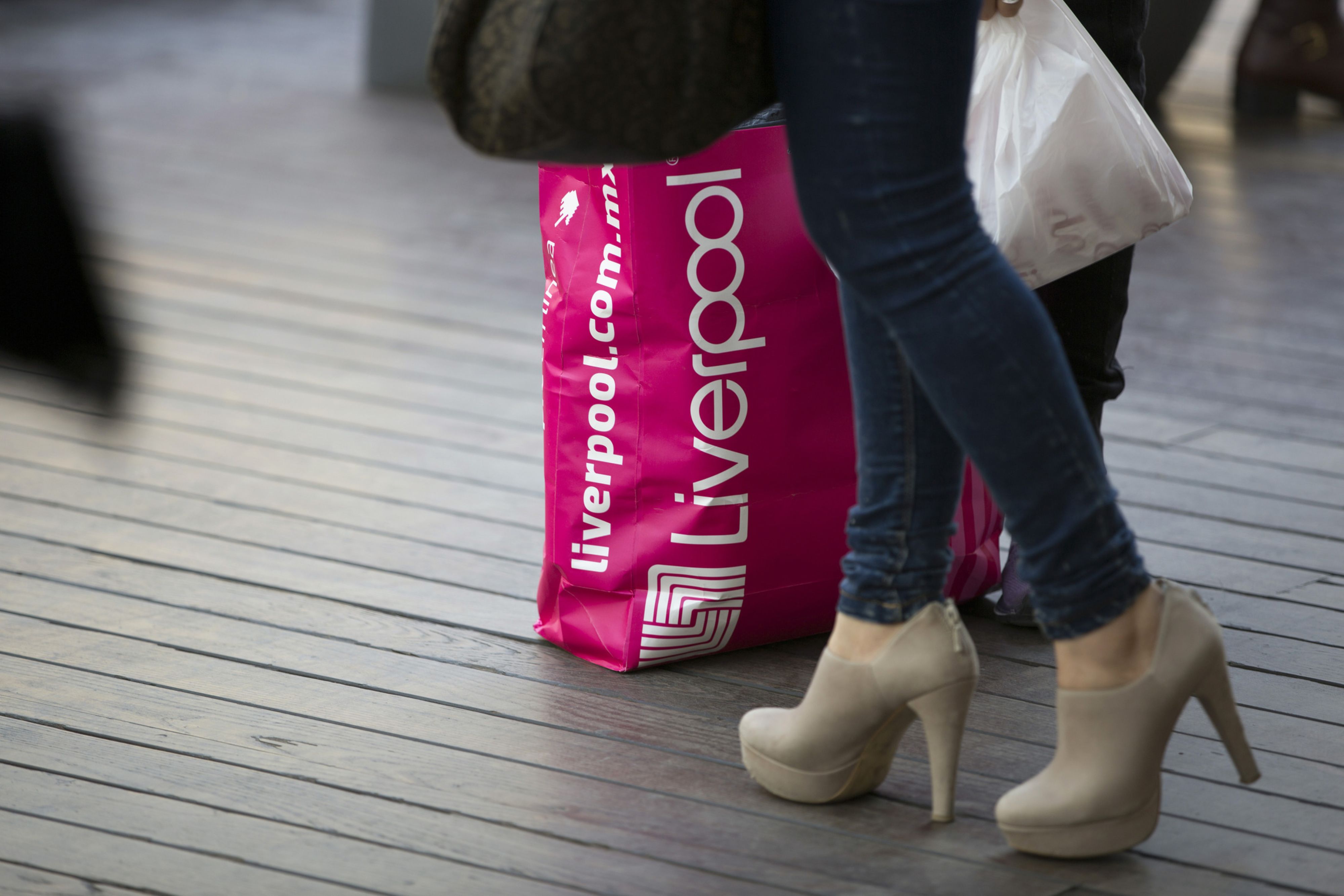 Liverpool lidera ganancias del S&P/BMV IPC en medio de compras navideñas de última hora