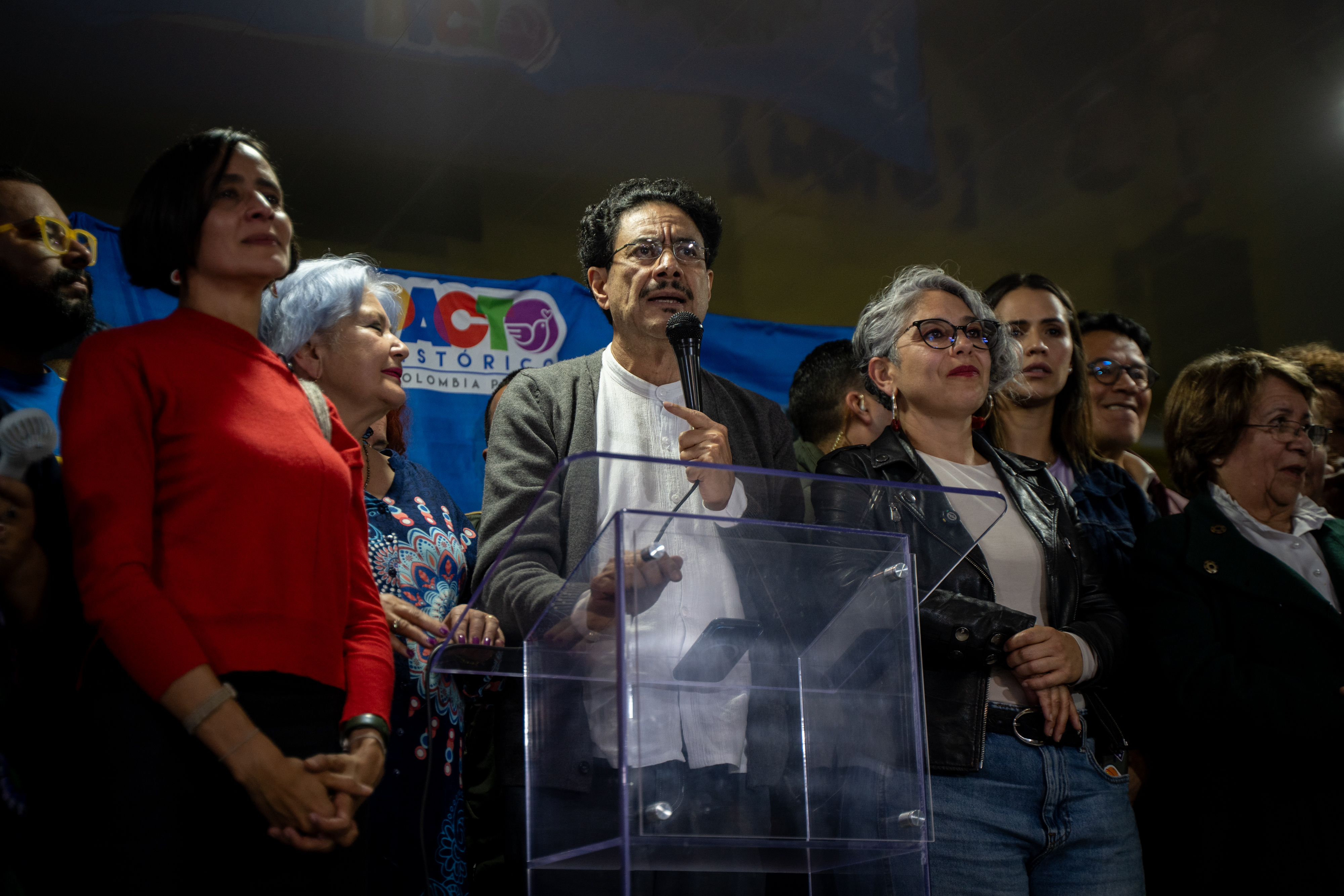 Cepeda y Petro guardan silencio, pero aliados ya reconocen triunfo de De la Espriella 