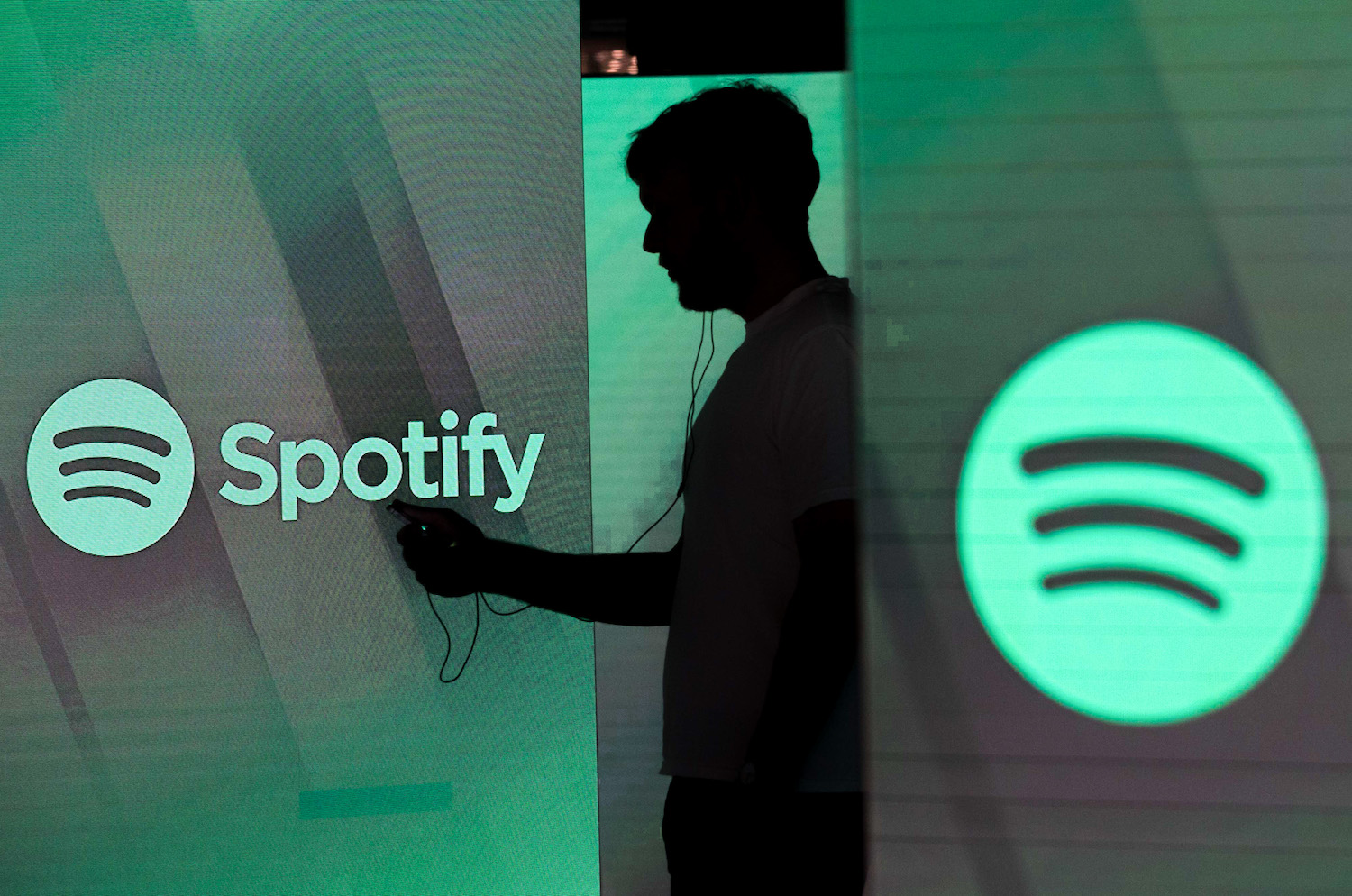 Spotify aperta o cerco contra fraudes por IA para proteger receita de US$ 11 bilhões