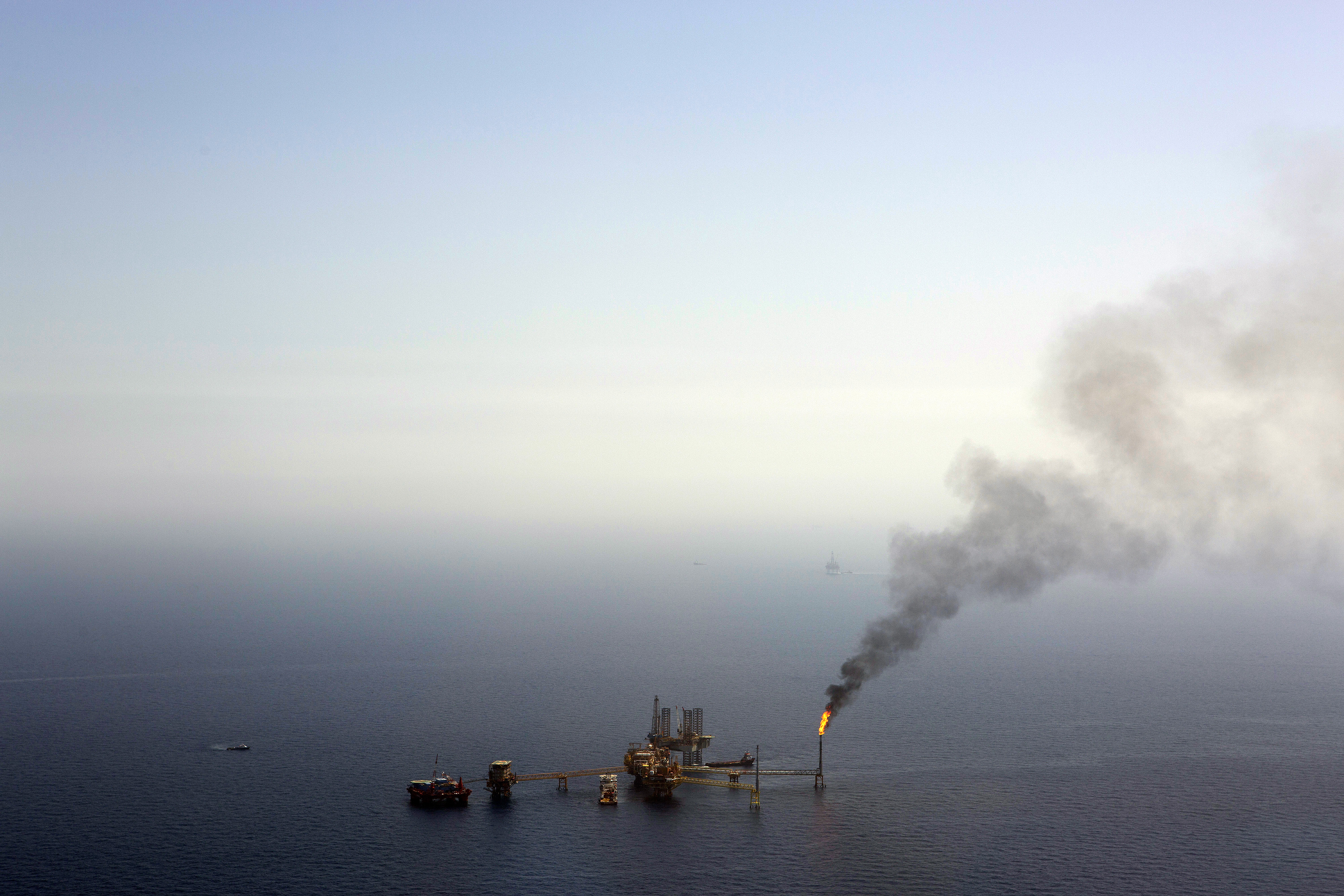 Las reservas probadas de petróleo de Pemex caen, mientras las de gas suben