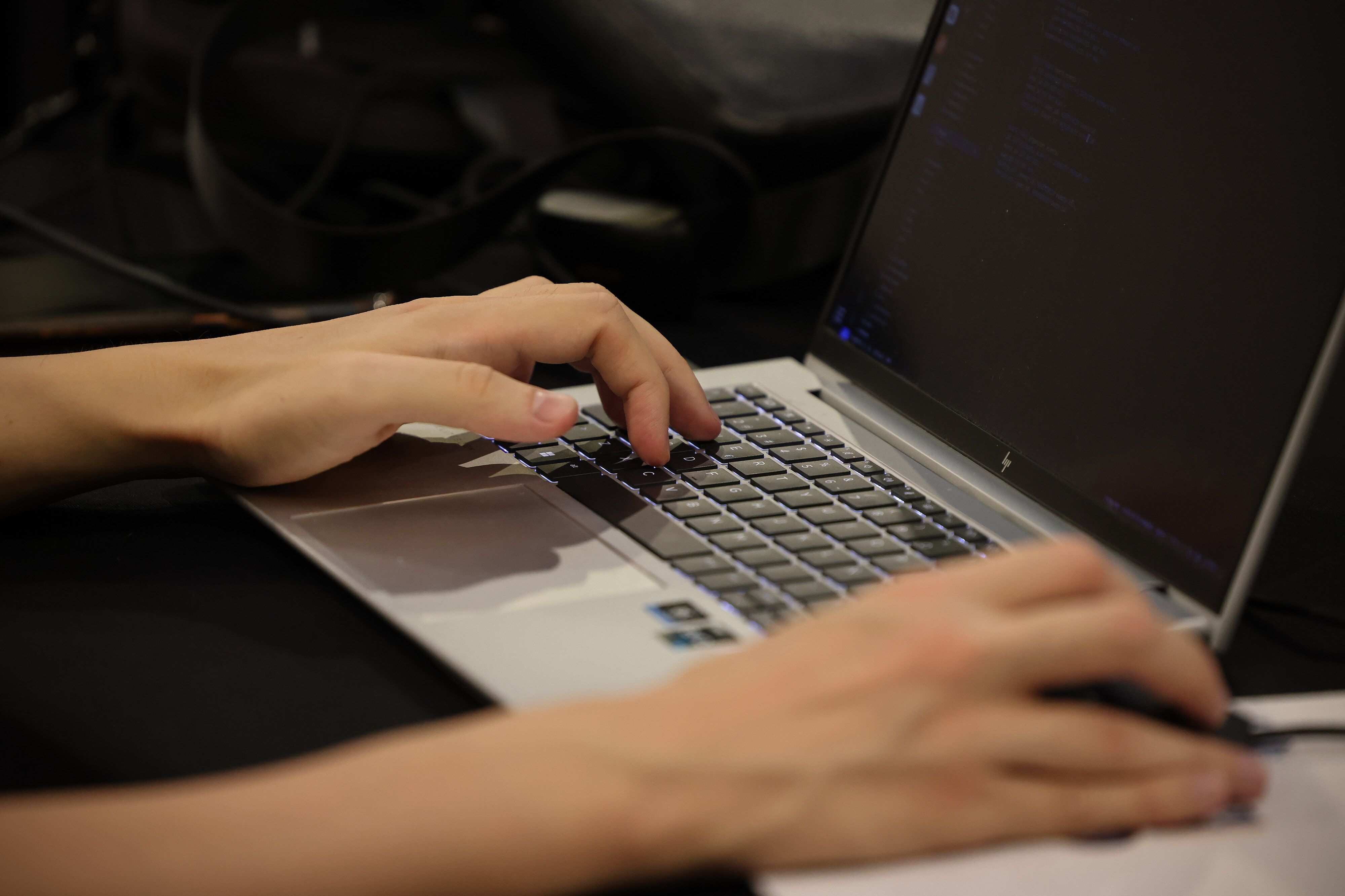 “No basta con saber preguntar a ChatGPT para poder aplicar la IA”: exconsejera de Microsoft