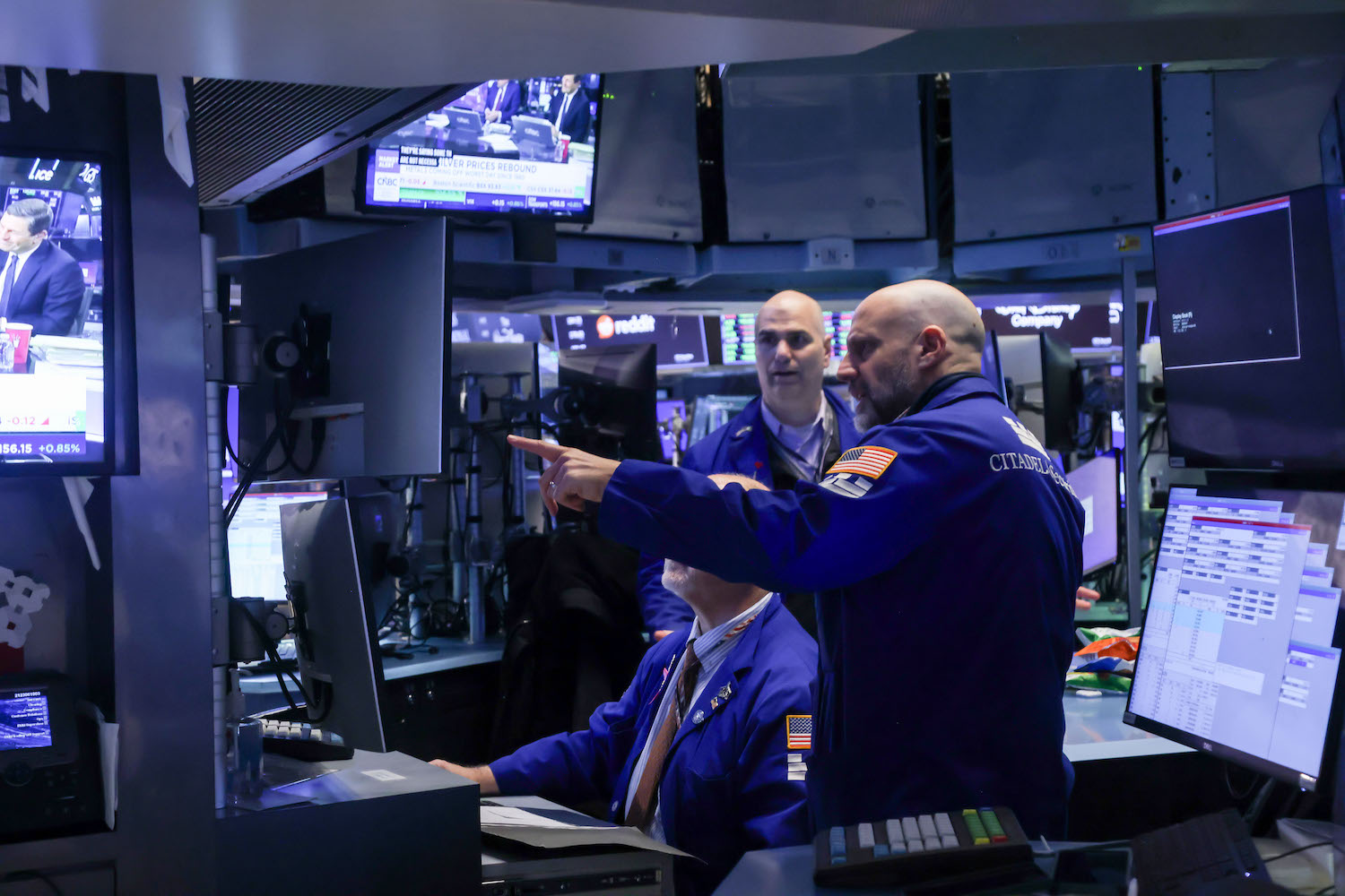 Wall Street cae con fuerza tras mensaje de la Fed, temores inflacionarios y alza del petróleo Wall Street cae con fuerza tras mensaje de la Fed, temores inflacionarios y alza del petróleo