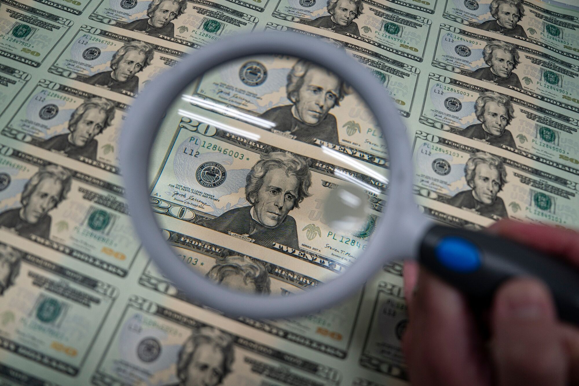 El dólar comenzó junio en alza mientras el BCRA se encamina a 100 jornadas de compras