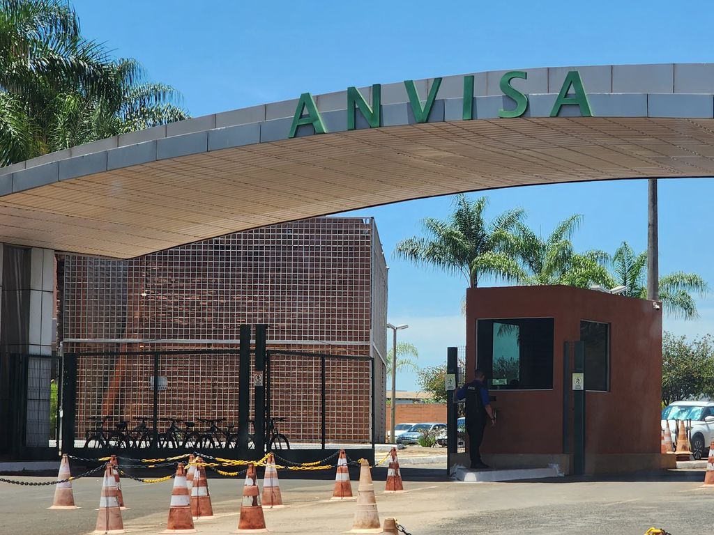 Coca-Cola recolhe lote de água mineral Crystal após contaminação, diz Anvisa