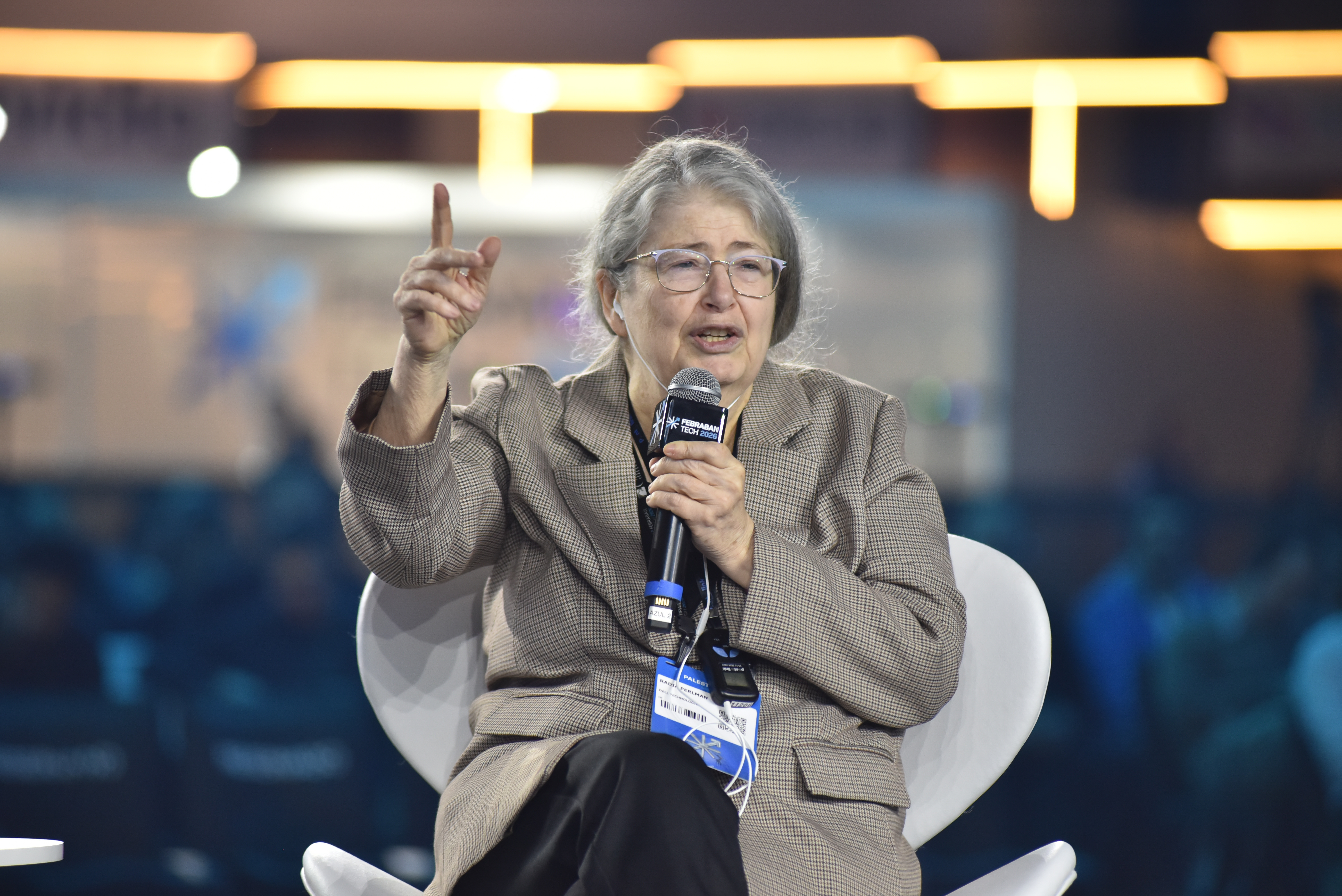IA é ‘como o crack’ e pode atrofiar cérebros, diz Radia Perlman, pioneira da internet
