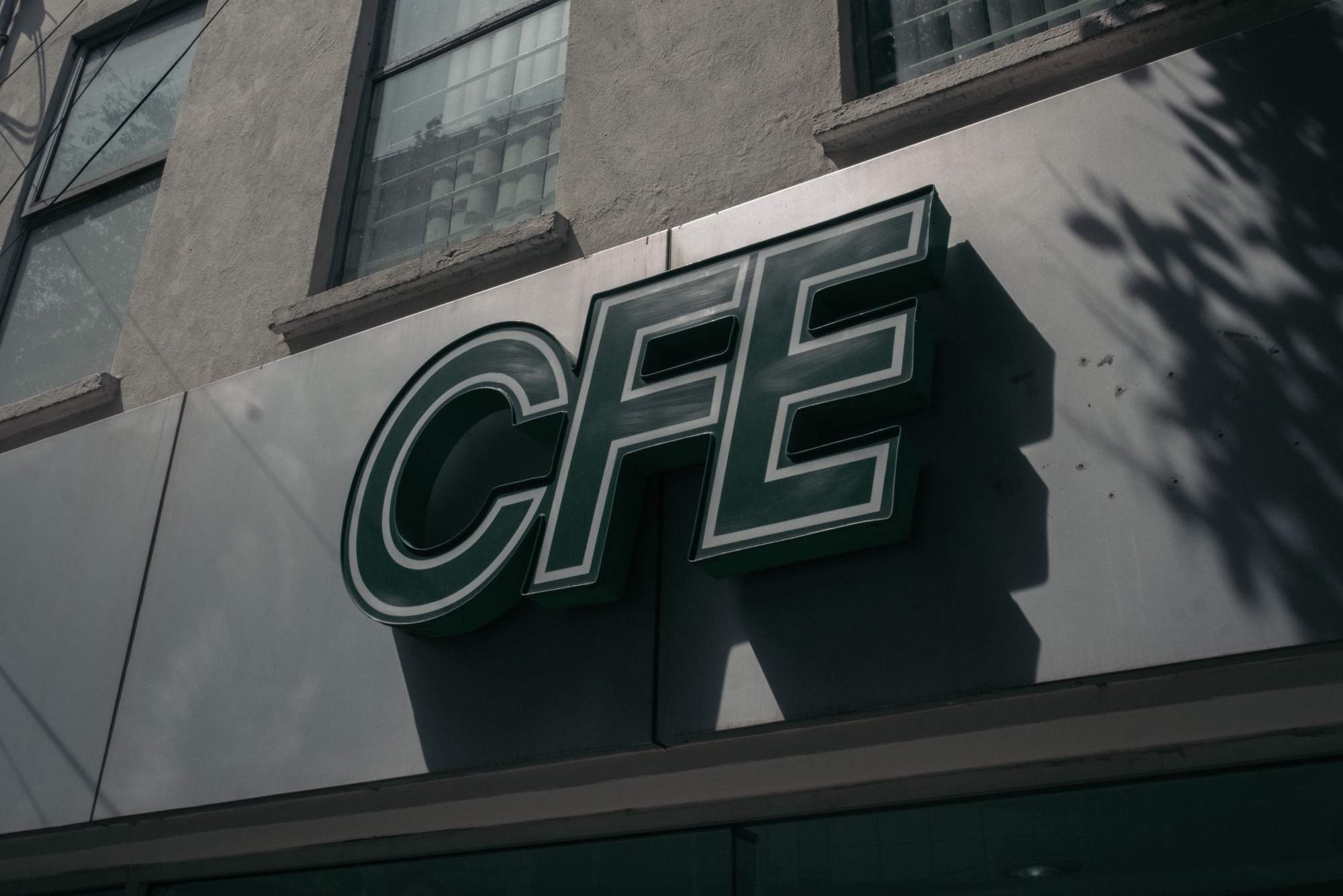 CFE obtiene línea de crédito por US$500 millones para financiar centrales eléctricas de gas natural
