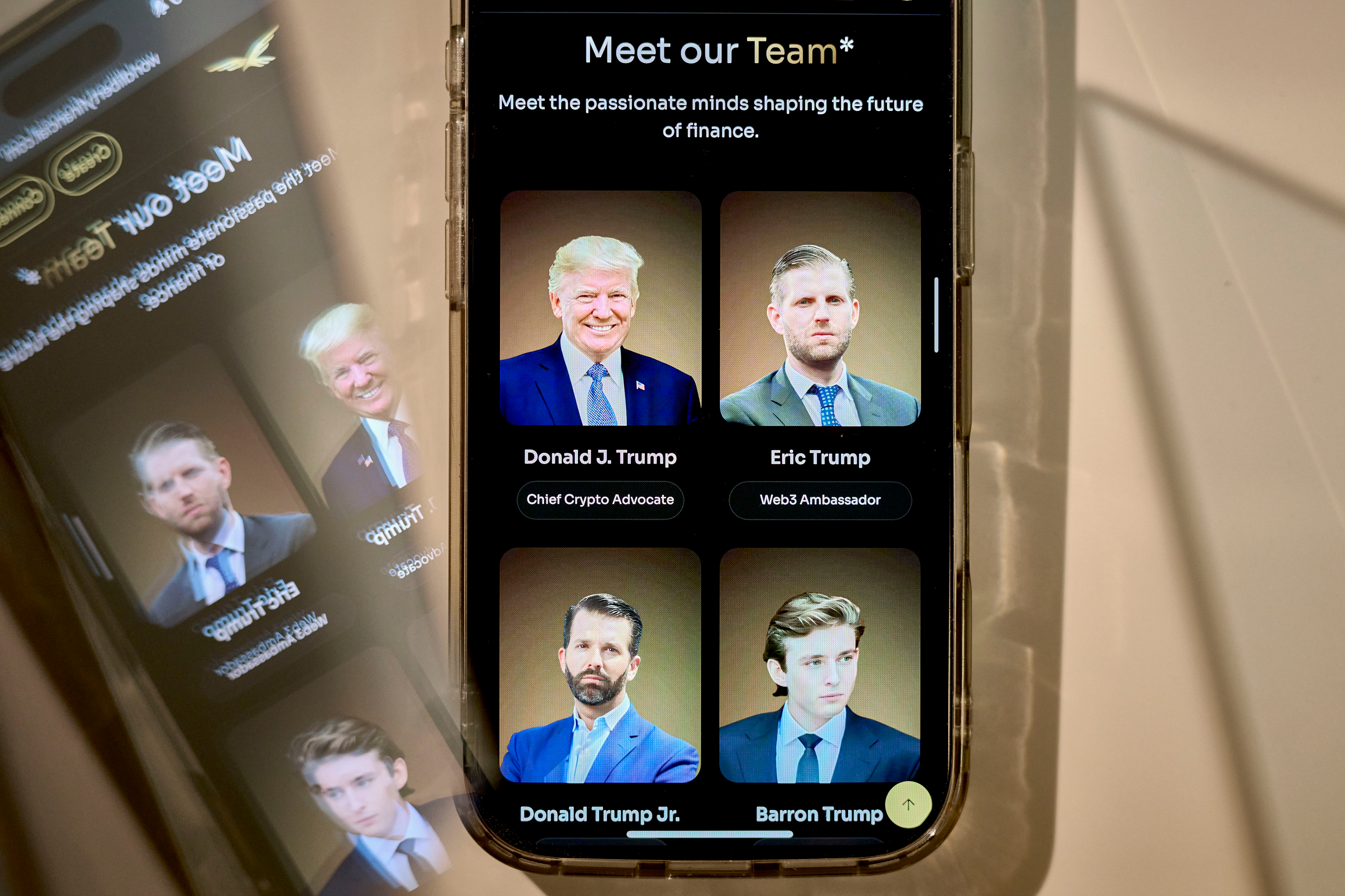 La caída de las criptomonedas erosiona la riqueza de la familia Trump y sus  seguidores