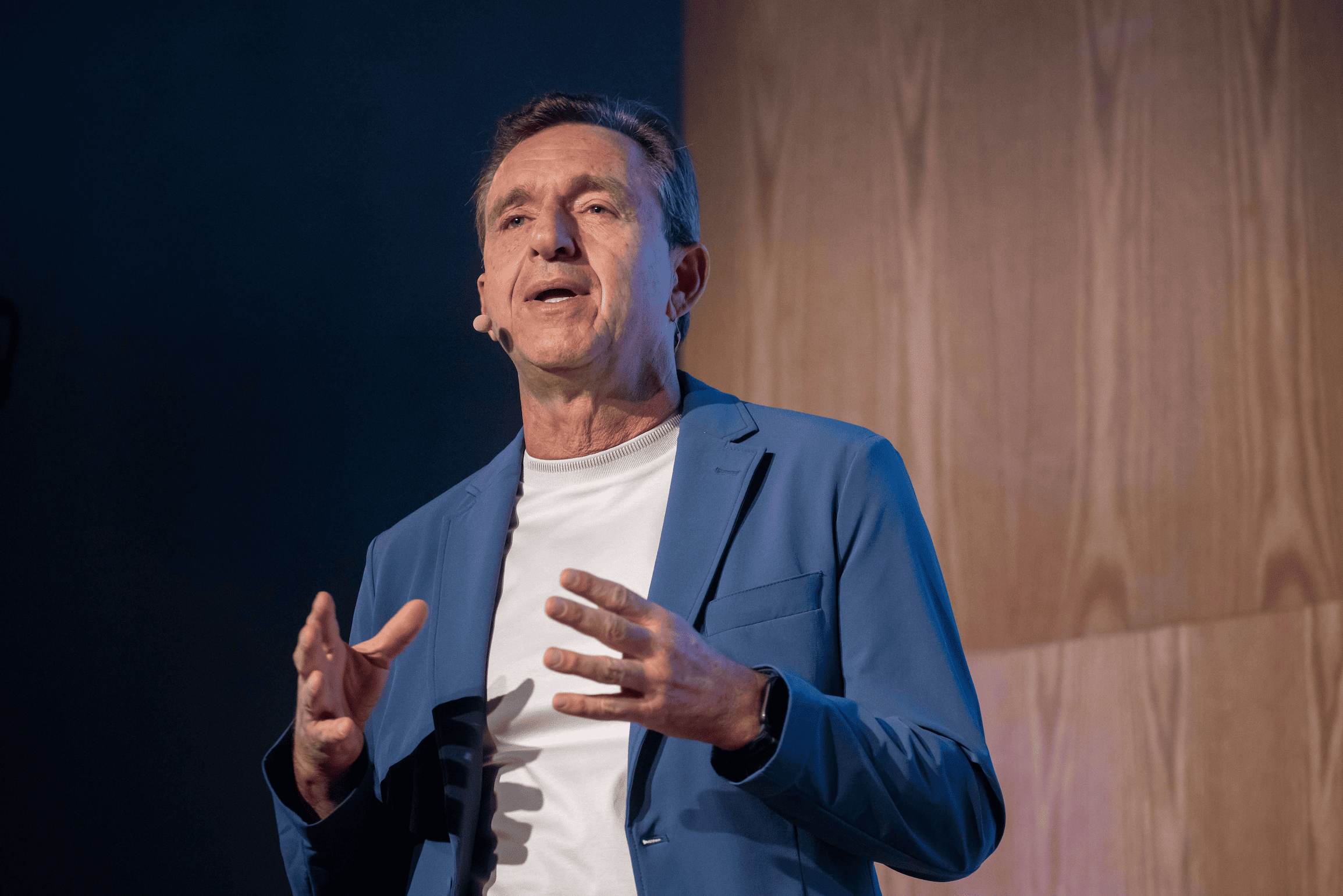 O plano da Motorola para desafiar Apple e Samsung: ‘é um caminho natural’, diz CEO