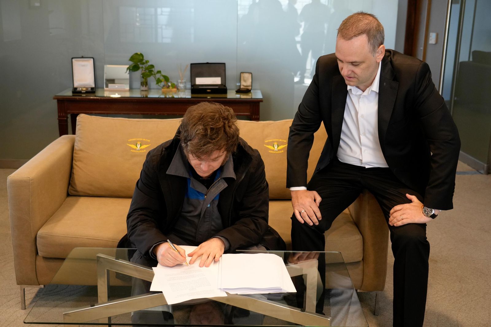 Milei firma proyecto de reforma laboral y excluye modificación clave en señal a gremios