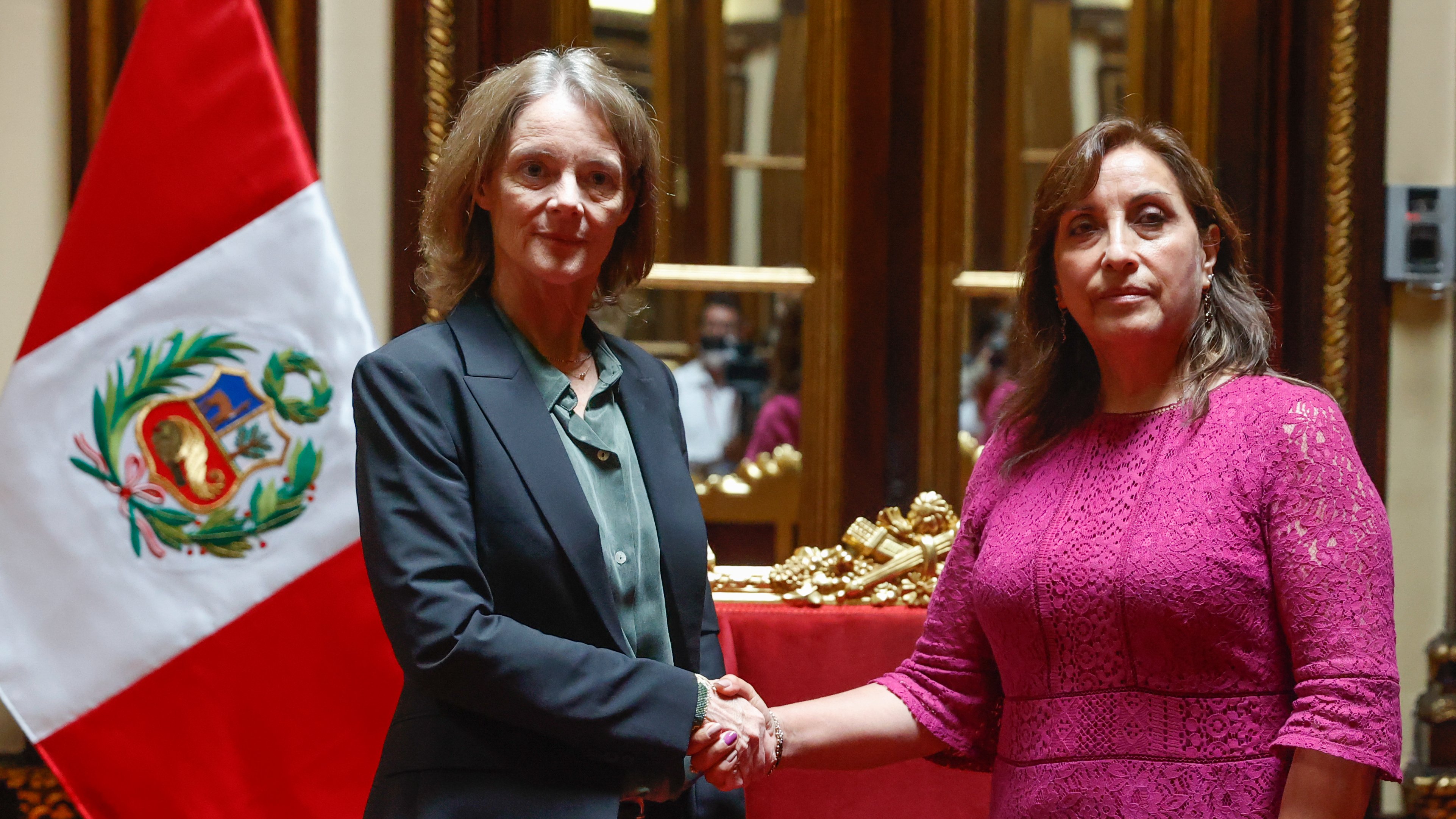 Visita de embajadora de EE.UU. a presidenta de Perú es antidiplomática: AMLO