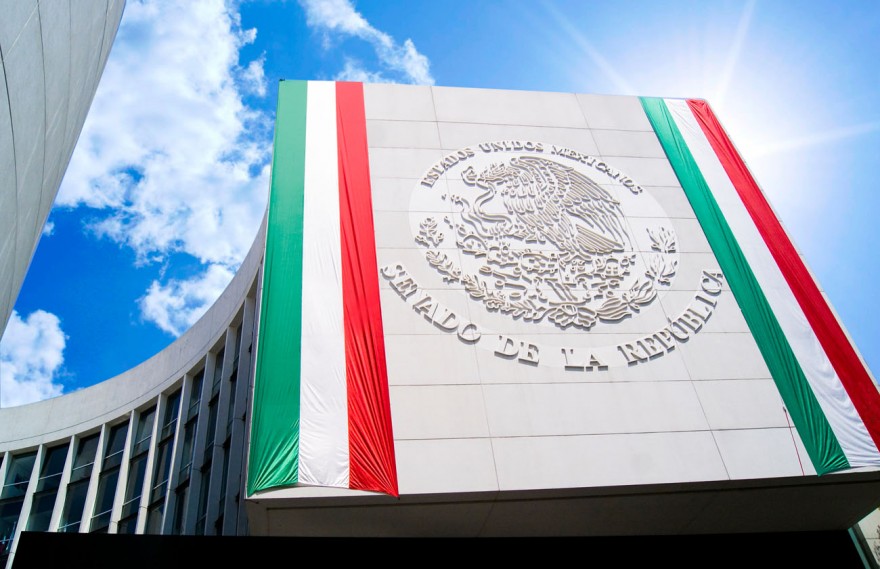 México prohíbe la doble nacionalidad de próximos presidentes y gobernadores