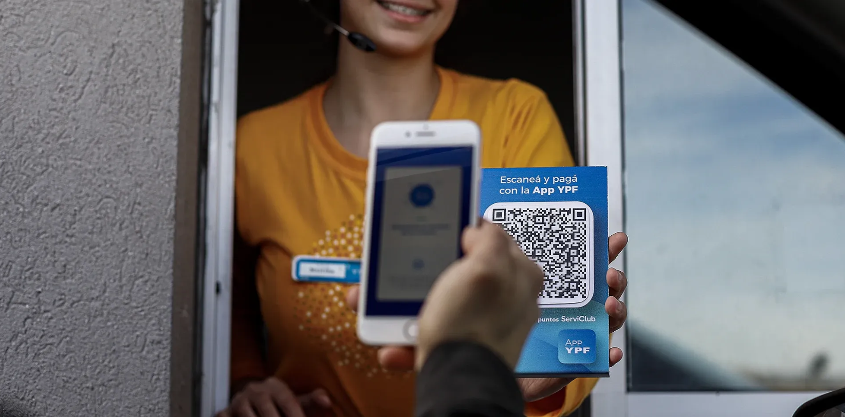 YPF vendió un millón de acciones desde su app en un mes: cuánto subió el papel y qué espera Wall Street