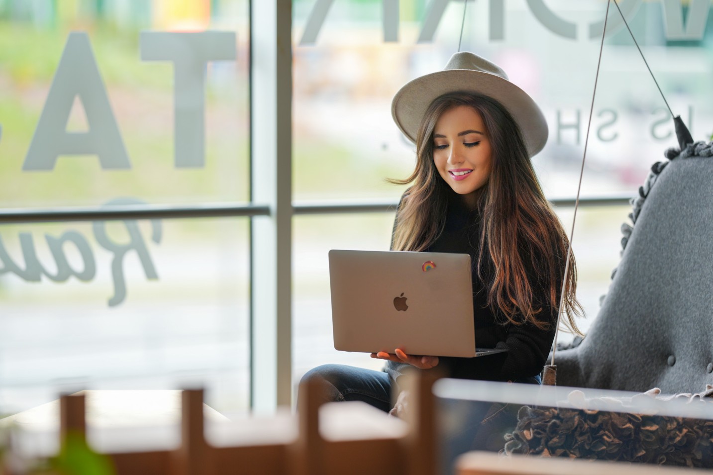 ¿Qué tan amigable es Colombia para nómadas digitales y qué ciudades tienen mejor conectividad?
