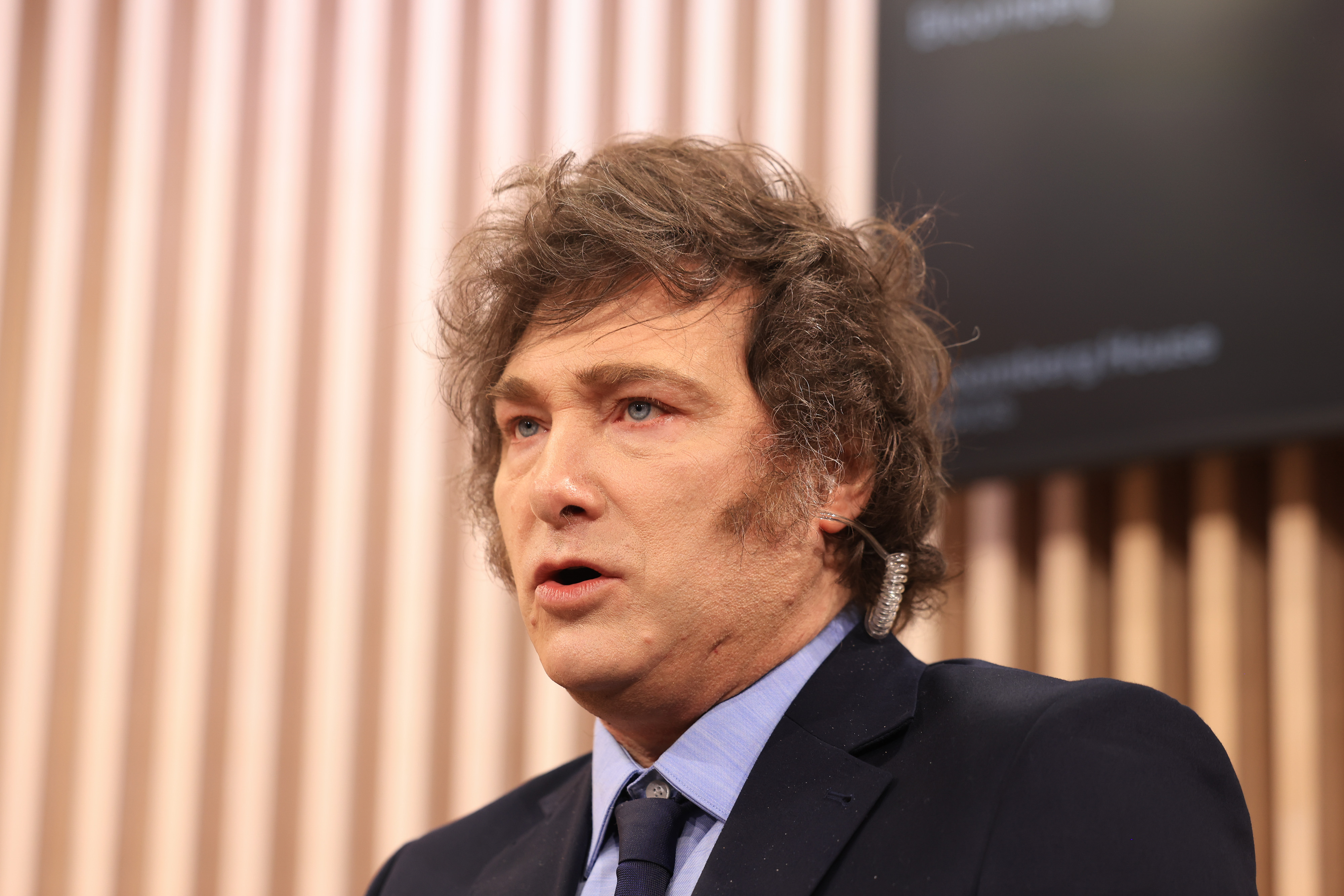 Milei divulga criptomoeda nas redes sociais, mas volta atrás e pede investigação Milei divulga criptomoeda nas redes sociais, mas volta atrás e pede investigação