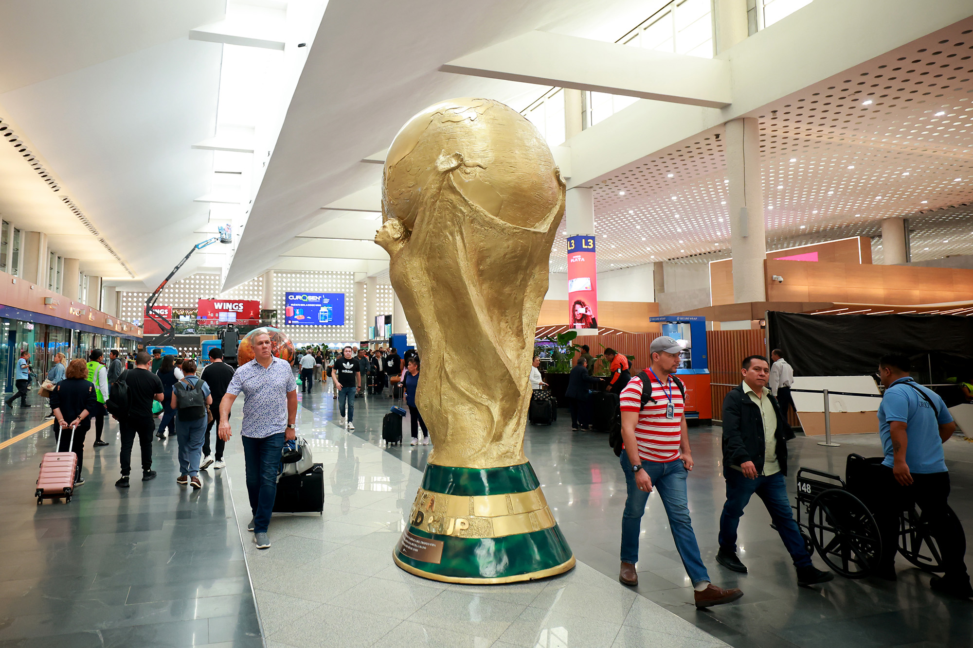 Grupos aeroportuarios lideran caídas en la Bolsa Mexicana tras mostrar tráfico débil en el mes del Mundial Grupos aeroportuarios lideran caídas en la Bolsa Mexicana tras mostrar tráfico débil en el mes del Mundial