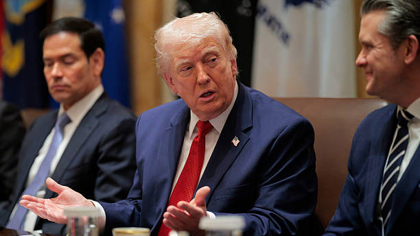 Ibovespa sobe 1,7% com expectativa de fim de conflito com Irã após sinal de Trump