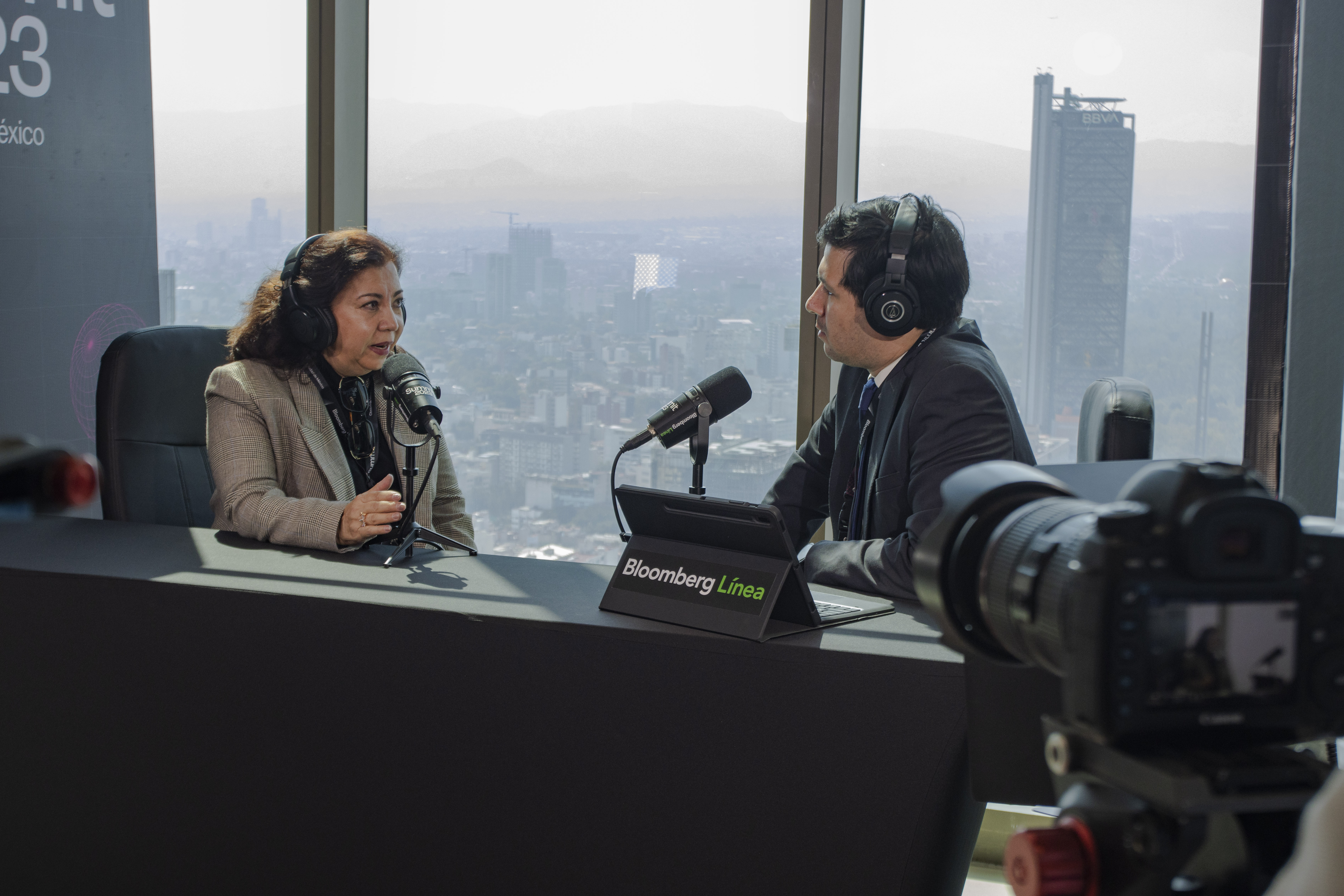 Bloomberg Línea Summit · Galería 10