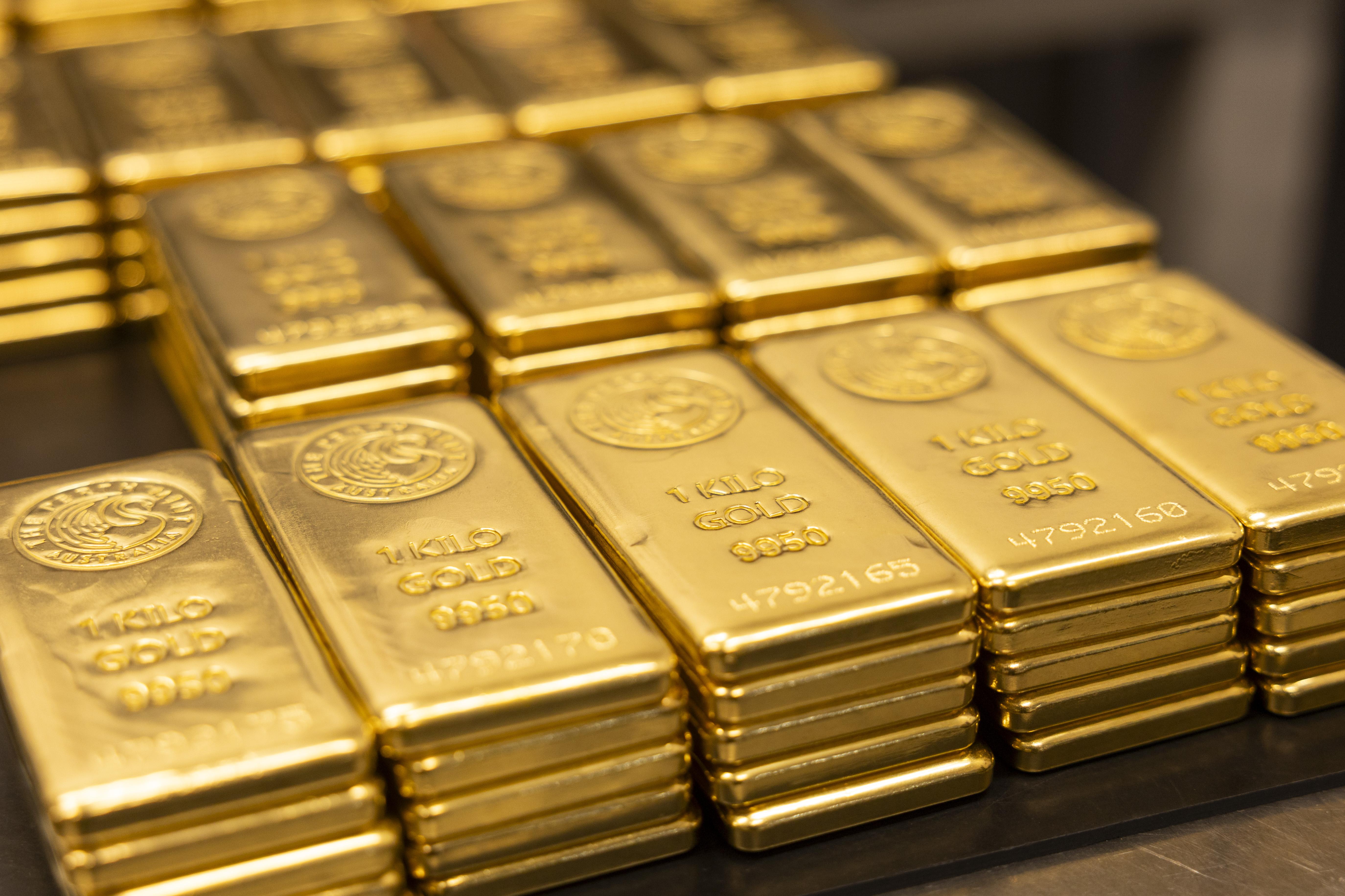 ¿Oro en US$8.000? El escenario que plantea Deutsche Bank por compras de emergentes