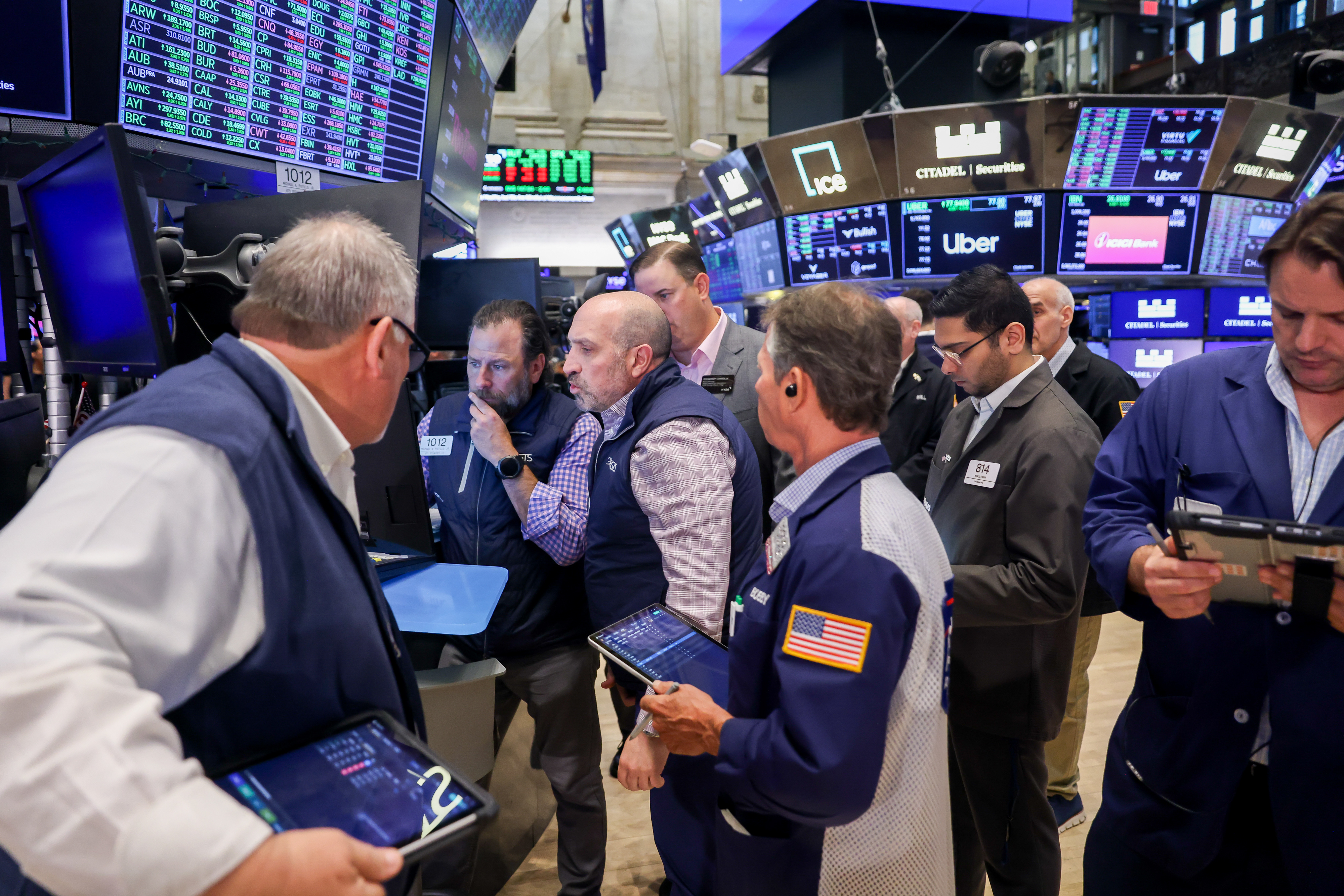 Anuncio de recompras del Tesoro de EE.UU. impulsa a Wall Street y al oro, mientras golpea al dólar