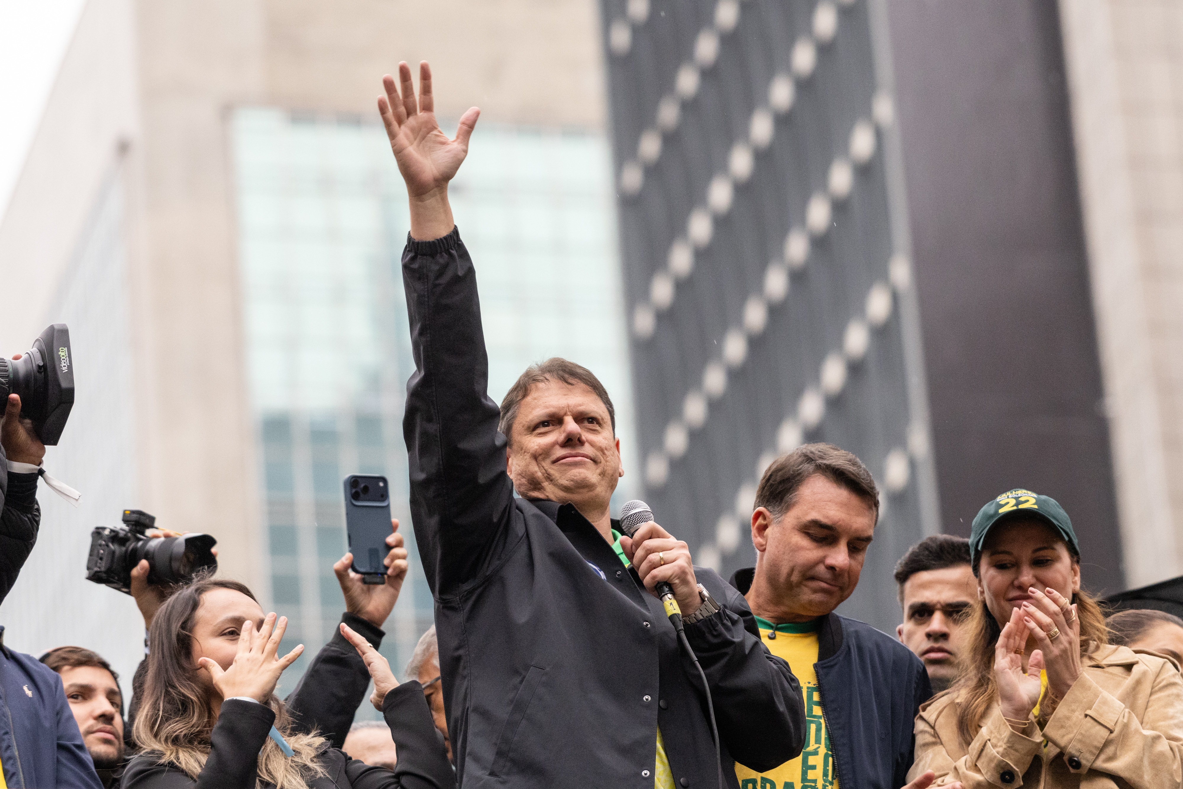 Exministro de Jair Bolsonaro es reelegido gobernador de São Paulo en primera vuelta