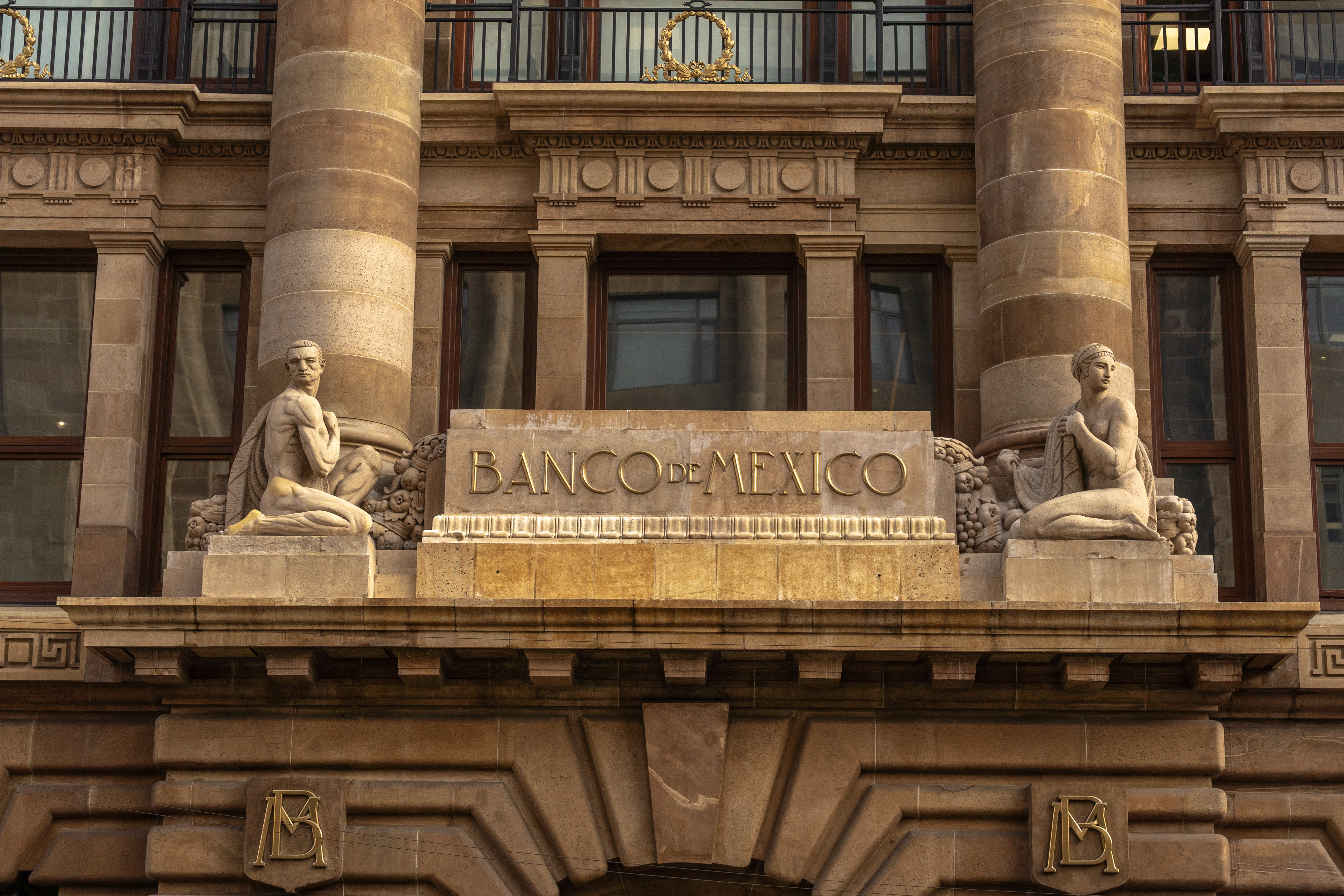 Banxico mantiene tasa de interés en 6,50% mientras inflación converge cerca del objetivo