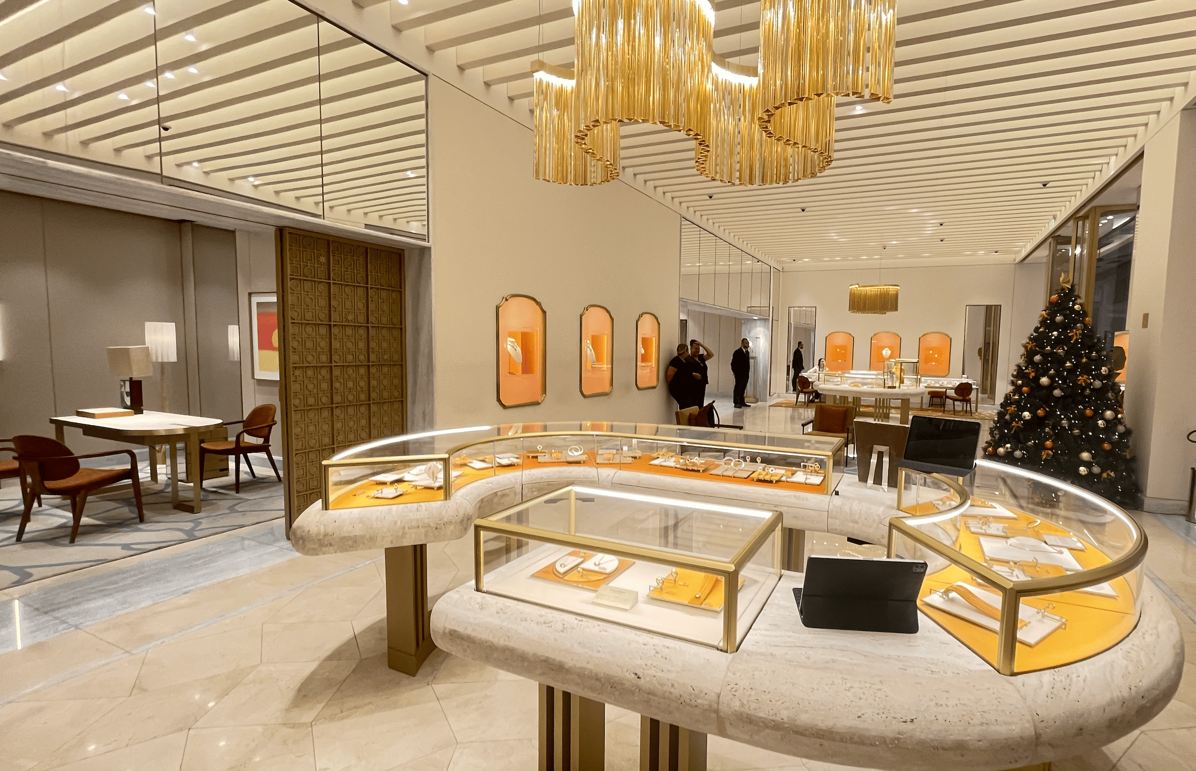 Natal do luxo: presentes entre os mais desejados nos shoppings da alta renda de SP