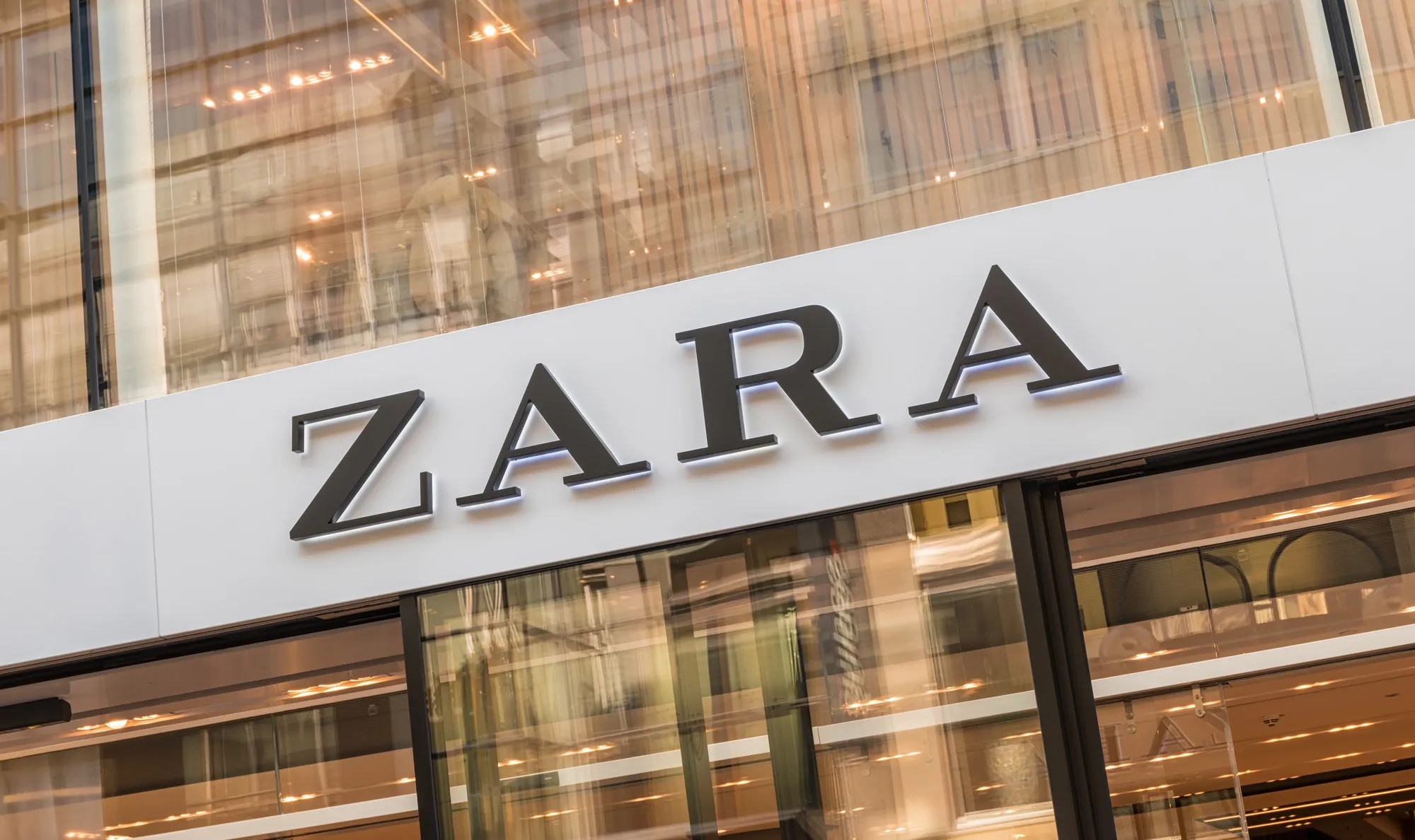 Zara retirará todas las alarmas duras de sus prendas