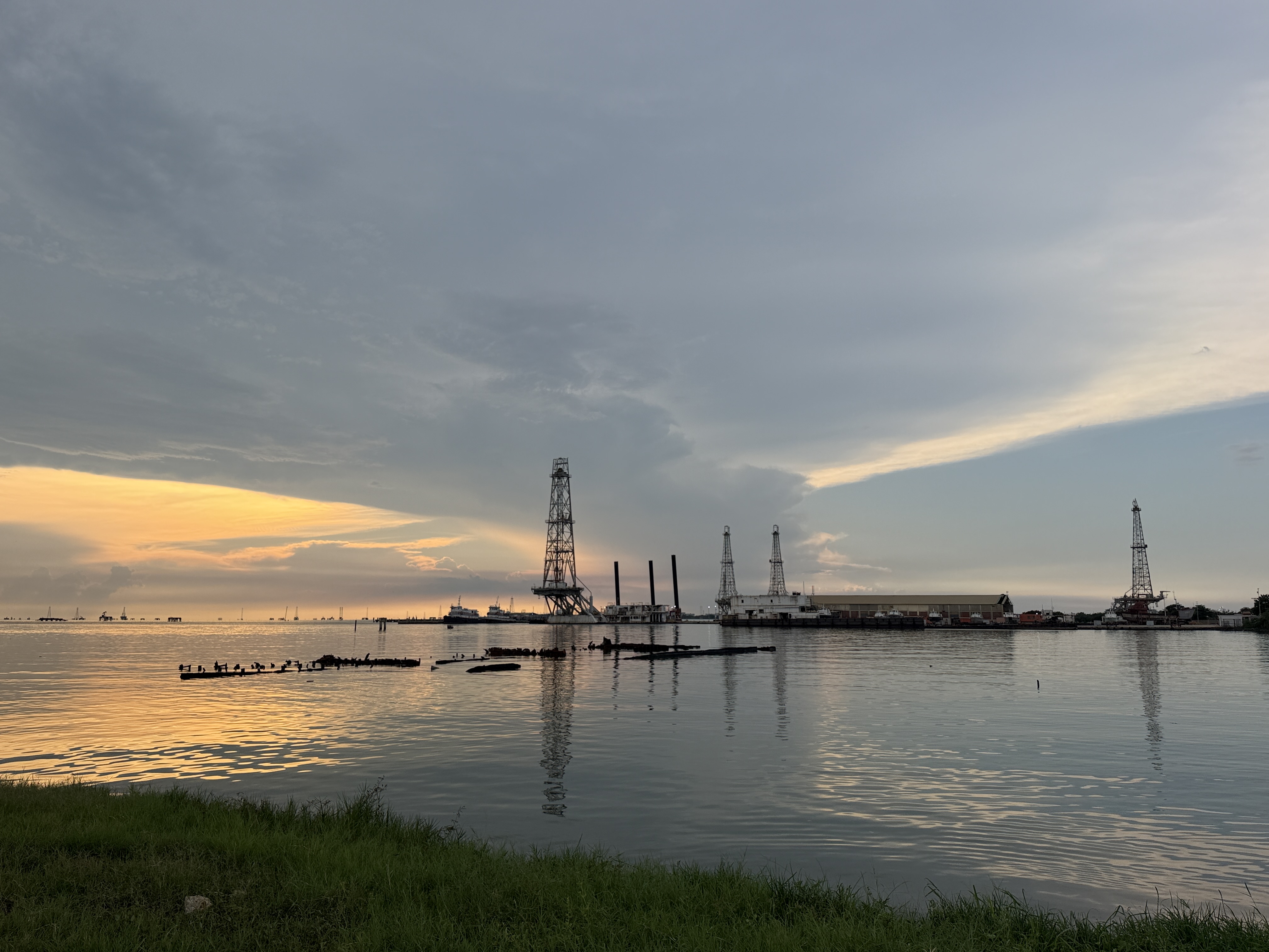 Empresarios expropiados por Chávez piden volver a operar en nueva apertura petrolera de Venezuela