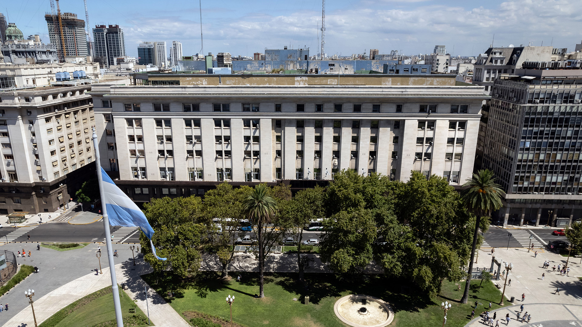 Recaudación tributaria argentina cae por noveno mes consecutivo en términos reales Recaudación tributaria argentina cae por noveno mes consecutivo en términos reales