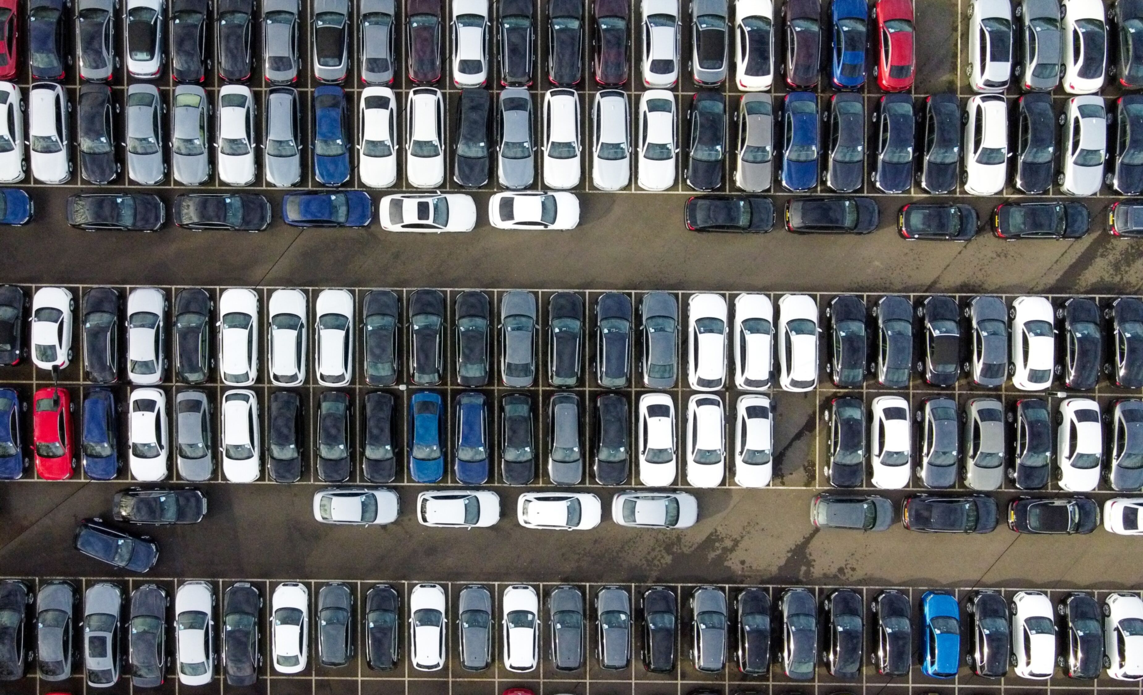 Dólar barato, incertidumbre y contradicción: en Colombia se compra carro, pero no vivienda Dólar barato, incertidumbre y contradicción: en Colombia se compra carro, pero no vivienda