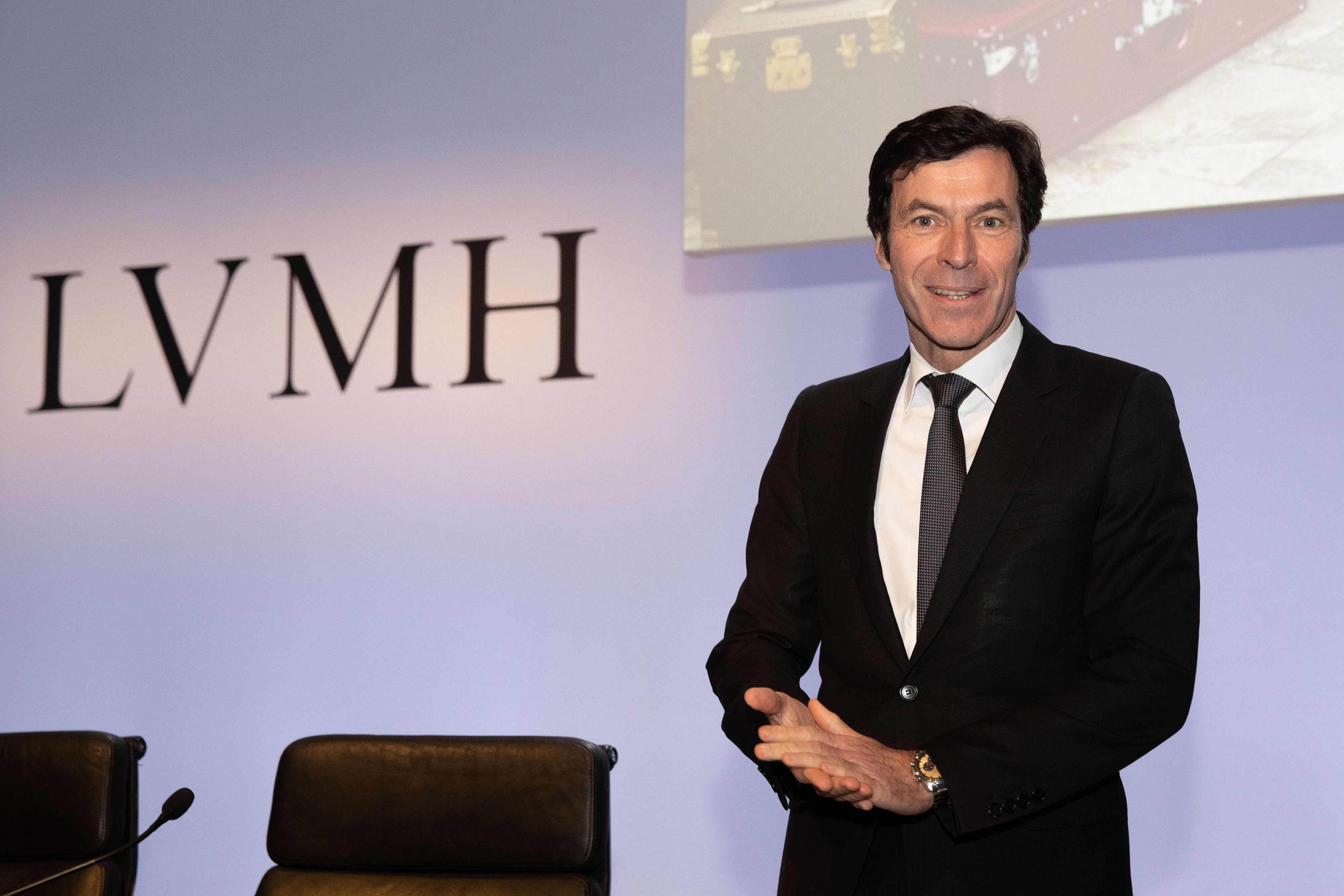 Crecimiento LVMH mengua a medida que se enfría demanda de lujo - Bloomberg