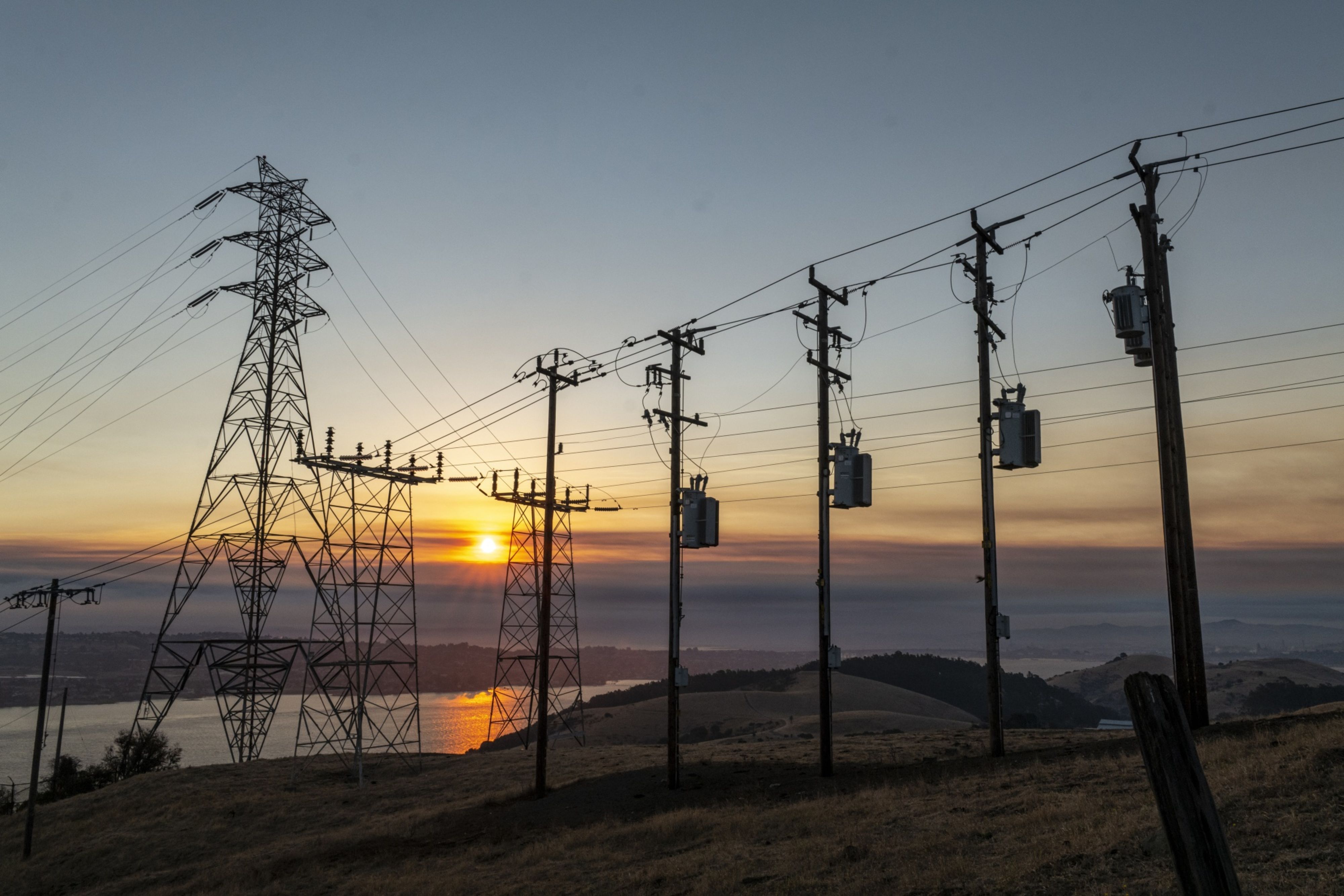 CFE informa que 50 proyectos de transmisión ya están en marcha