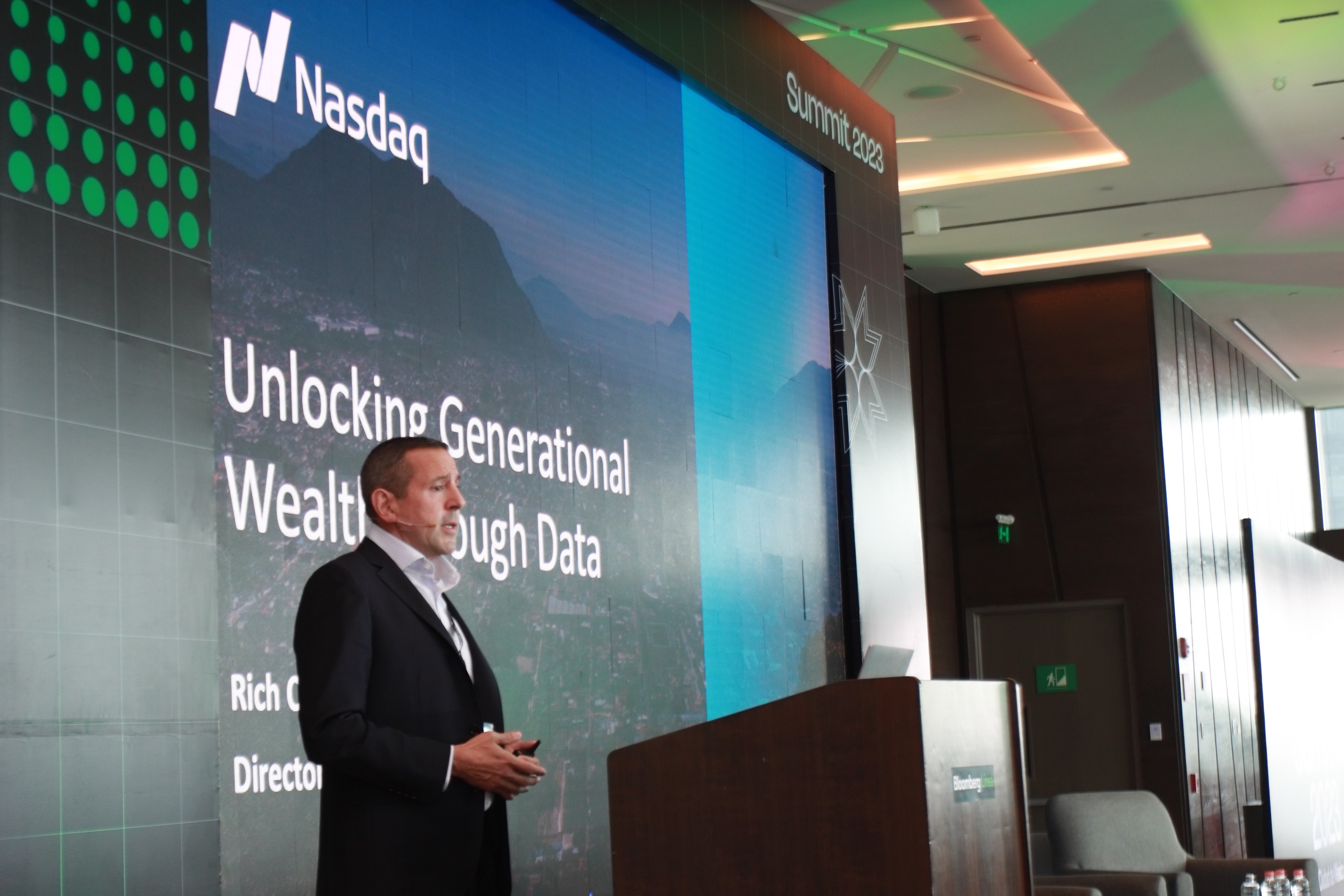 Bloomberg Línea Summit · patrocinio 14
