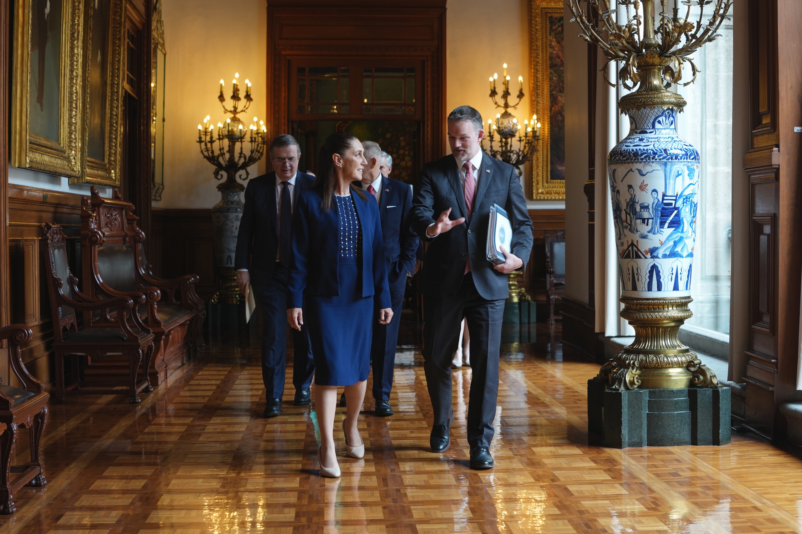 Sheinbaum dice que avanzan acuerdos con EE.UU. tras reunión con Greer sobre revisión del T-MEC Sheinbaum dice que avanzan acuerdos con EE.UU. tras reunión con Greer sobre revisión del T-MEC