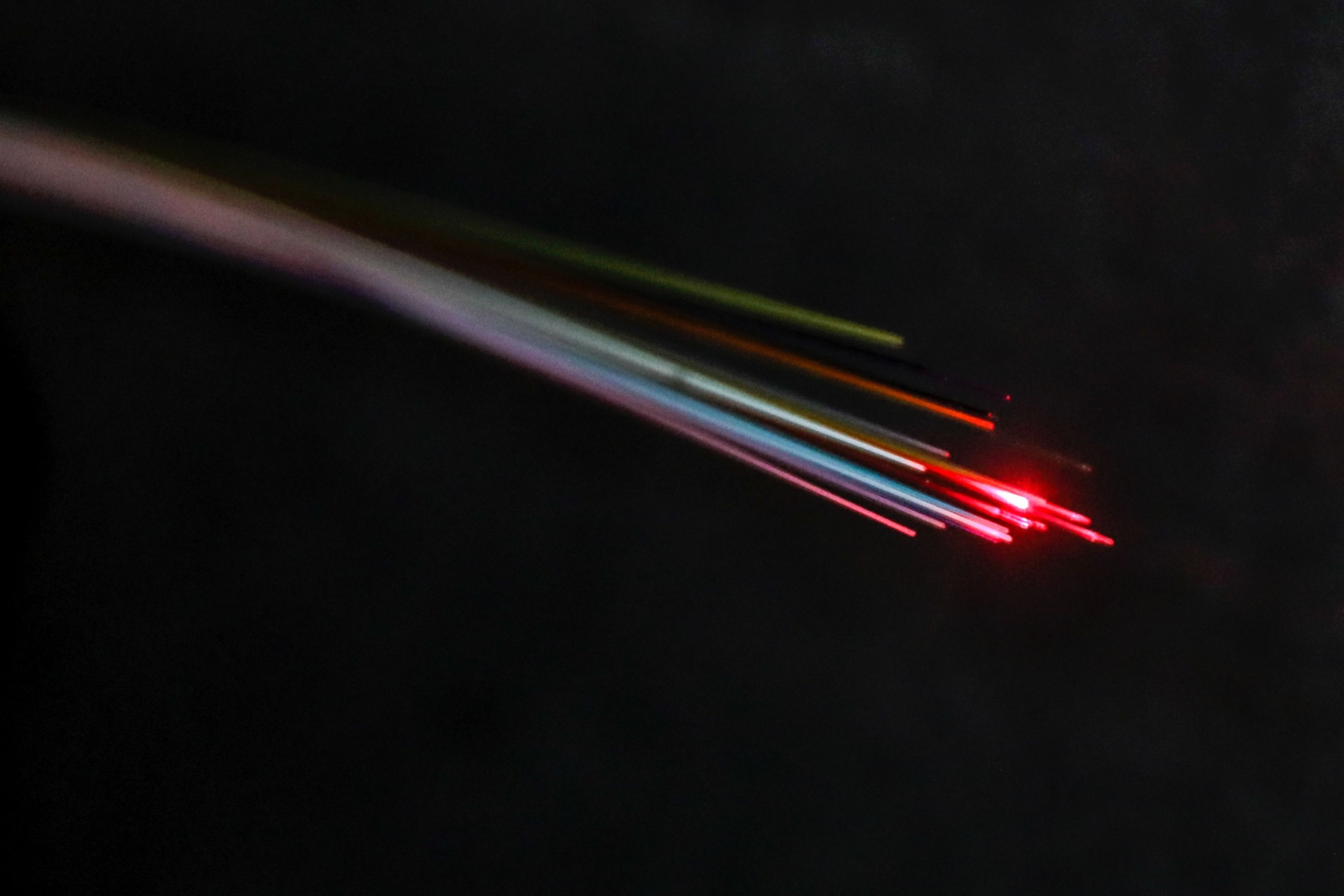 América Móvil enfrenta pressão por concorrência e pirataria no Brasil