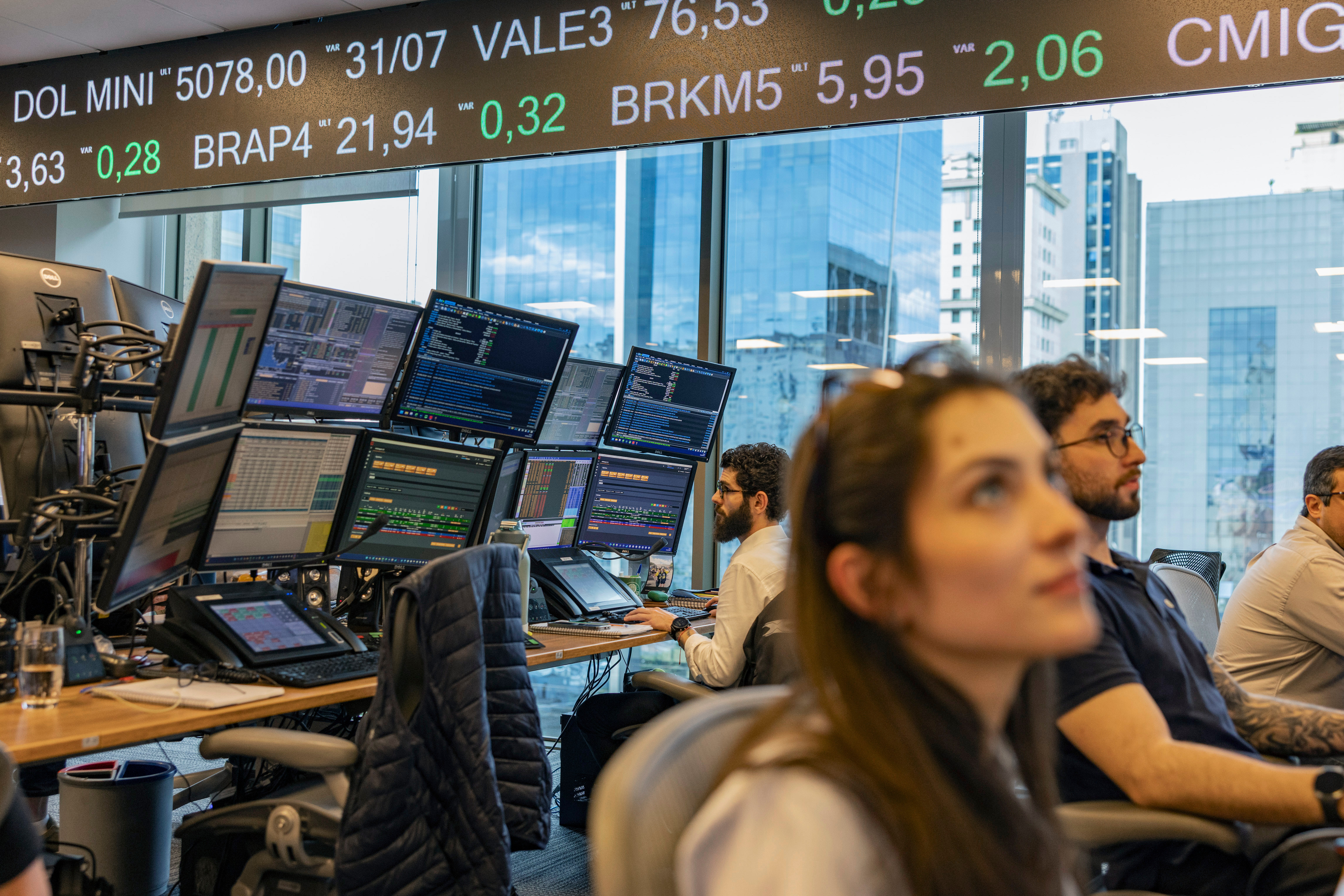 De las acciones al oro y América Latina: cómo invertir en un mundo de tasas y petróleo más altos