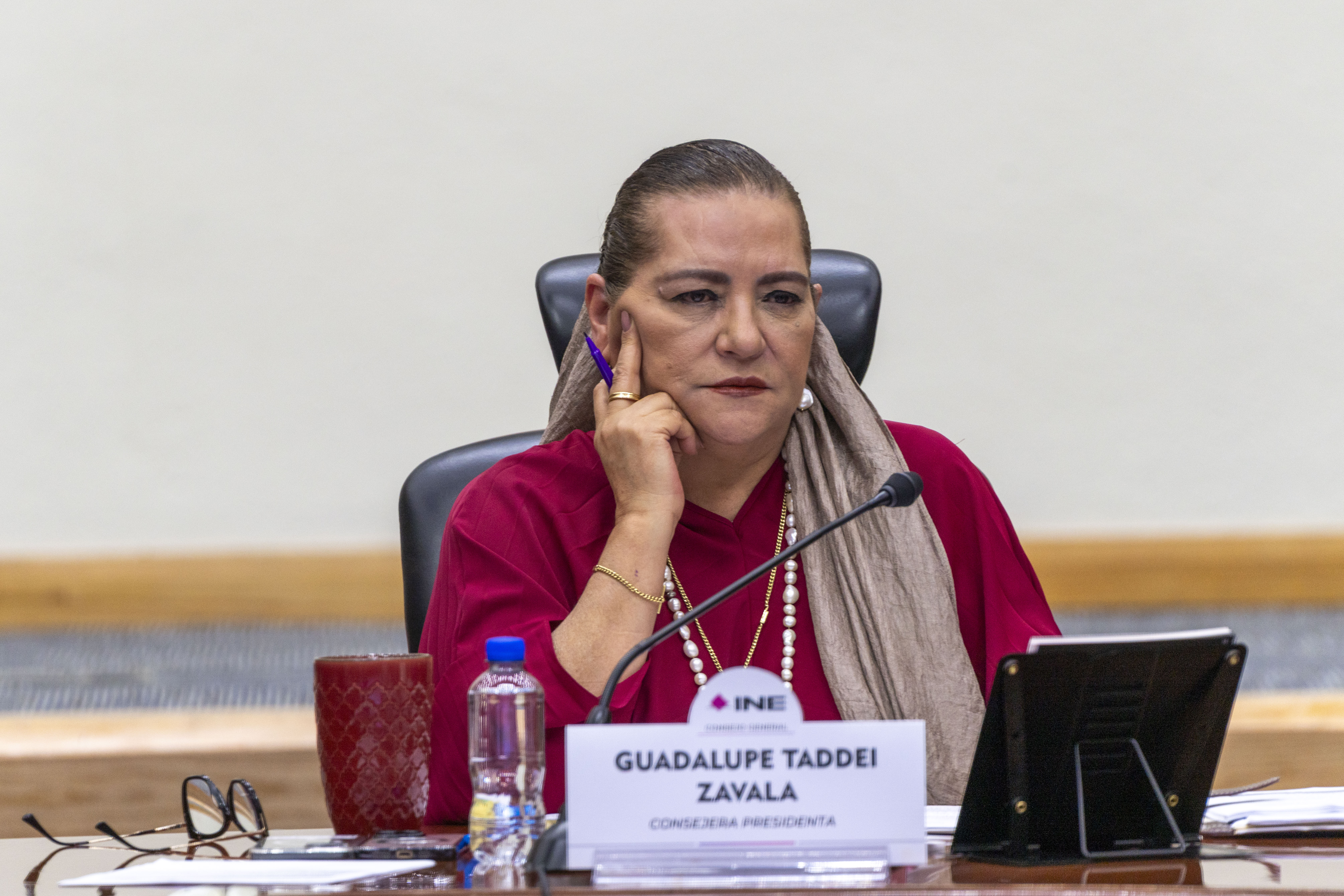 Presidenta del INE presenta una inédita renuncia al cargo tras acusaciones de corrupción
