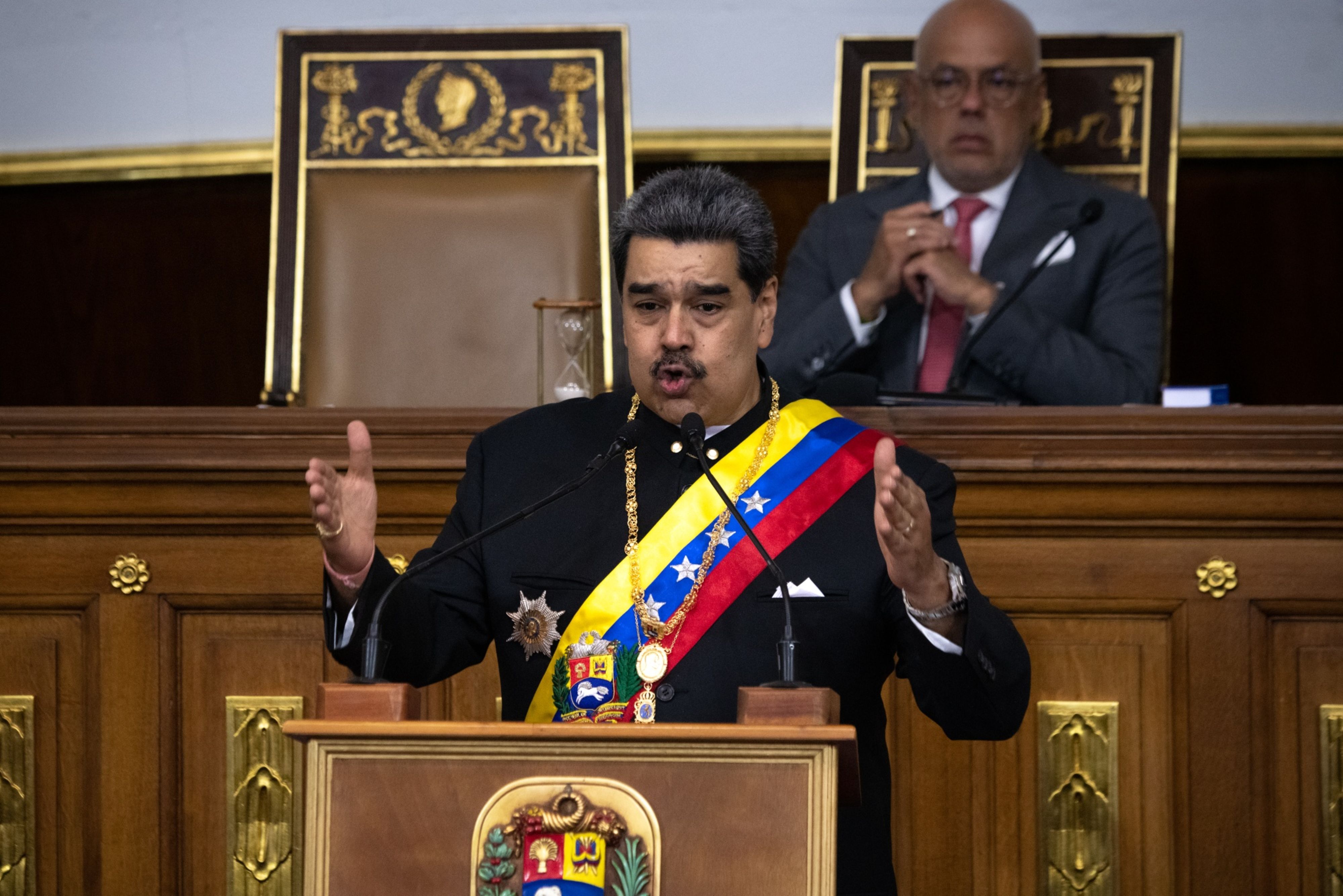 Nuevo presidente de Pdvsa suspende contratos comerciales en medio de  investigación