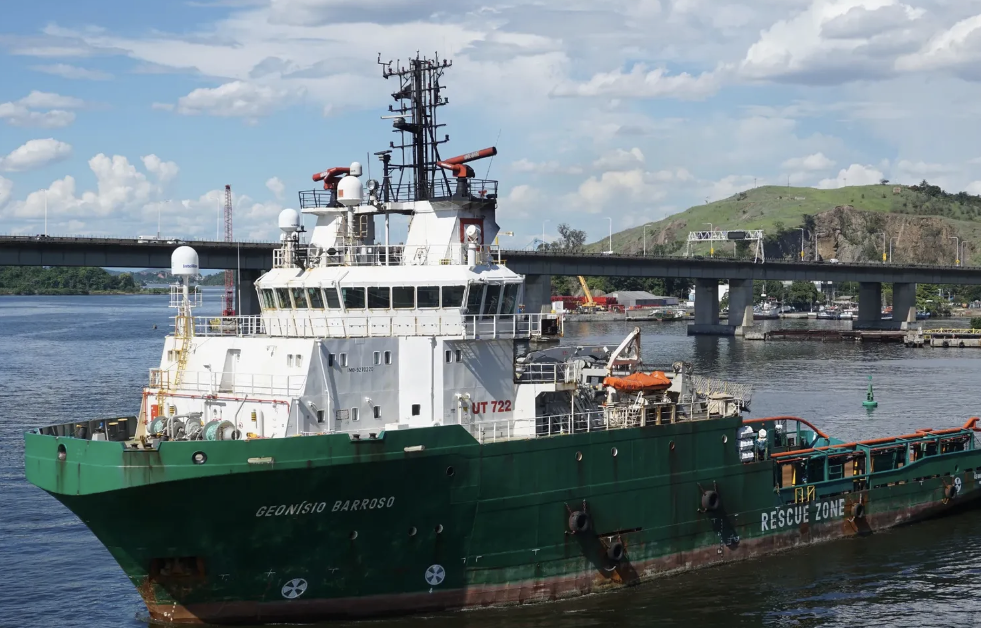Petrobras suspende contratos de dois navios de apoio parados desde dezembro