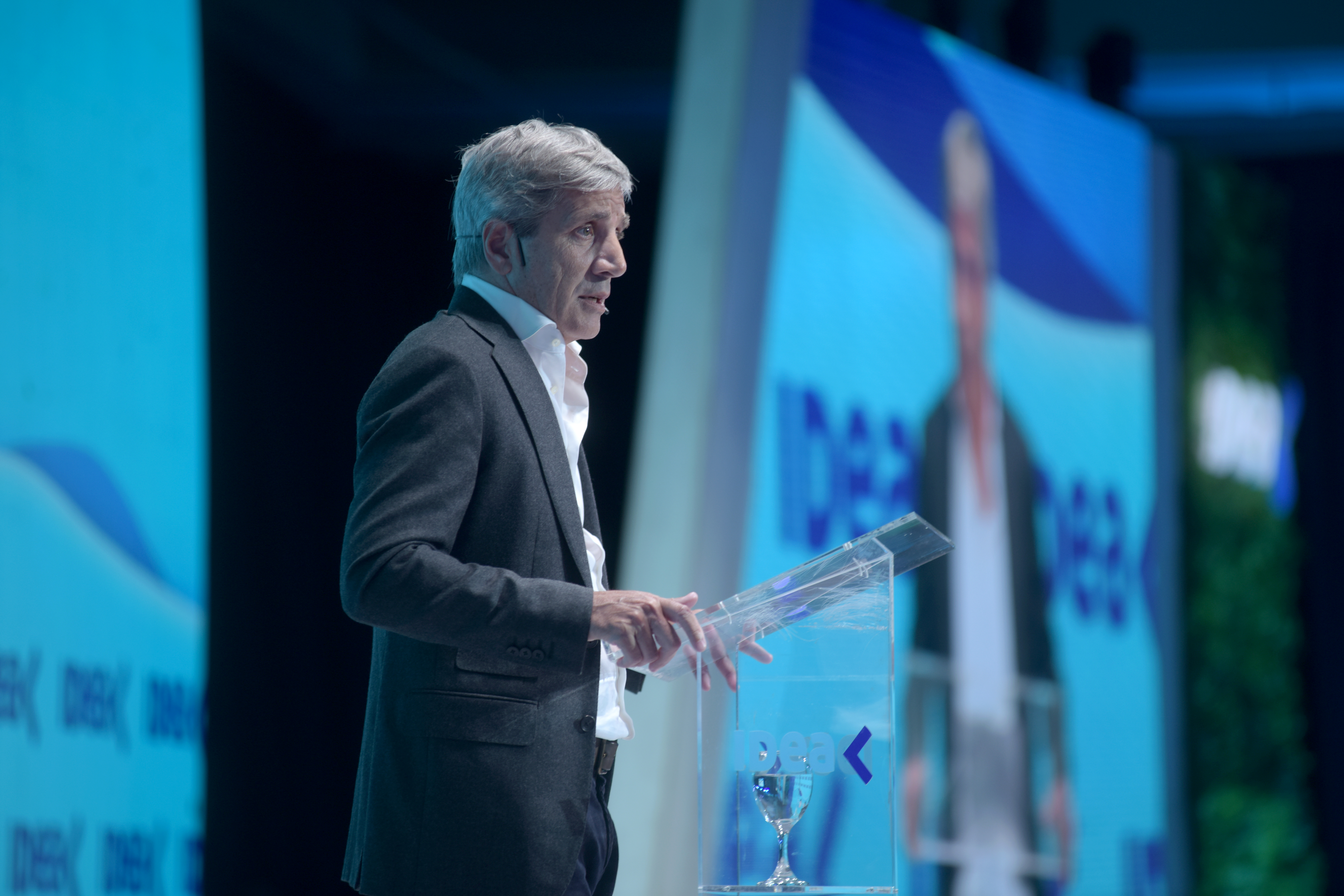 Gobierno de Milei renueva vencimientos de deuda en última licitación del año