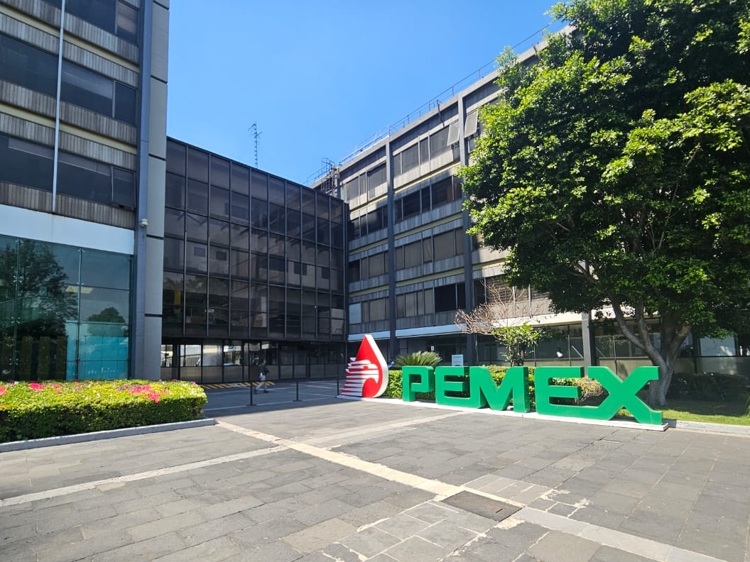 Slim y tres empresas más ganan los primeros contratos mixtos de Pemex Slim y tres empresas más ganan los primeros contratos mixtos de Pemex