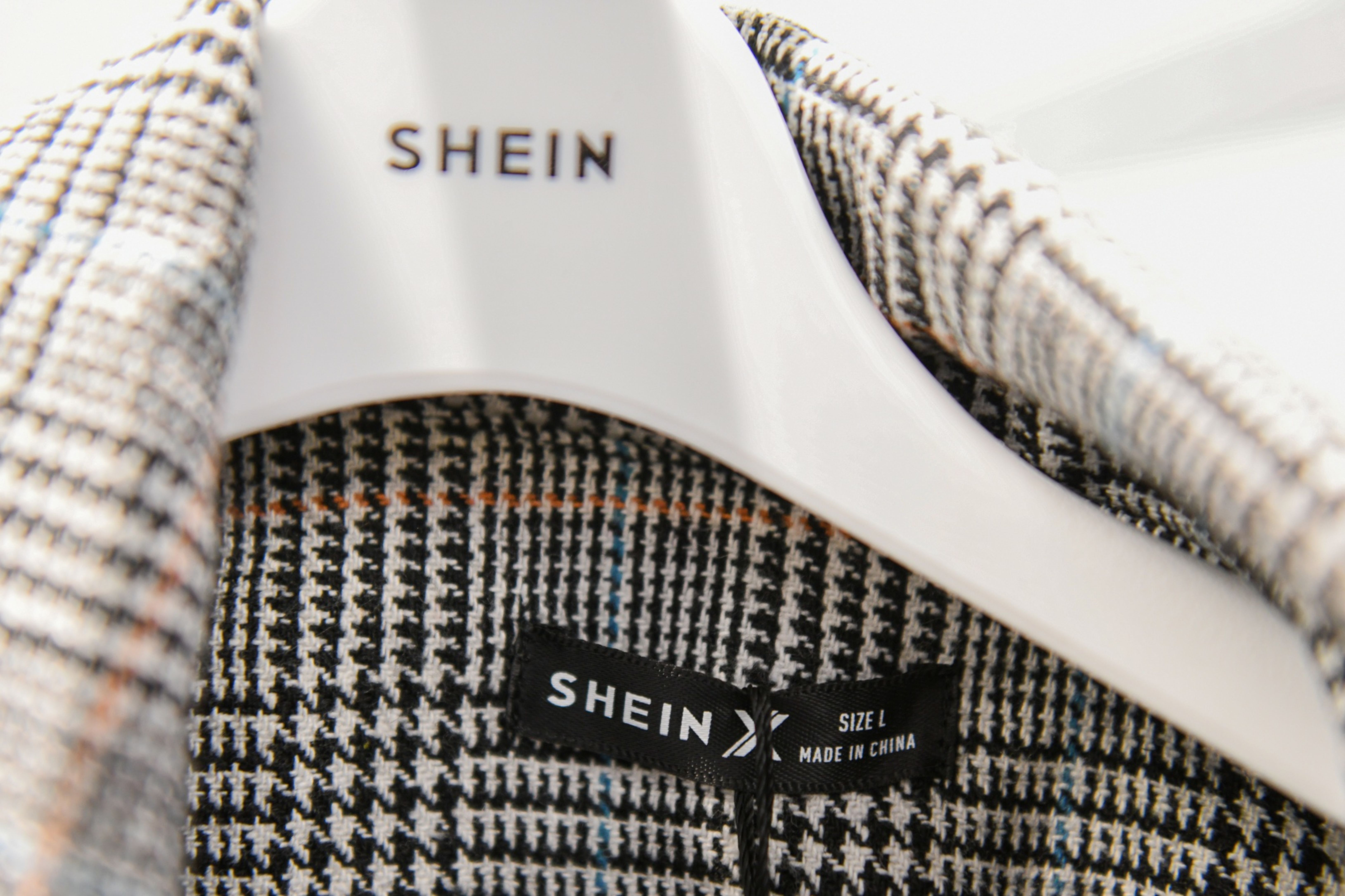 Shein compra marca britânica de moda em esforço para expandir