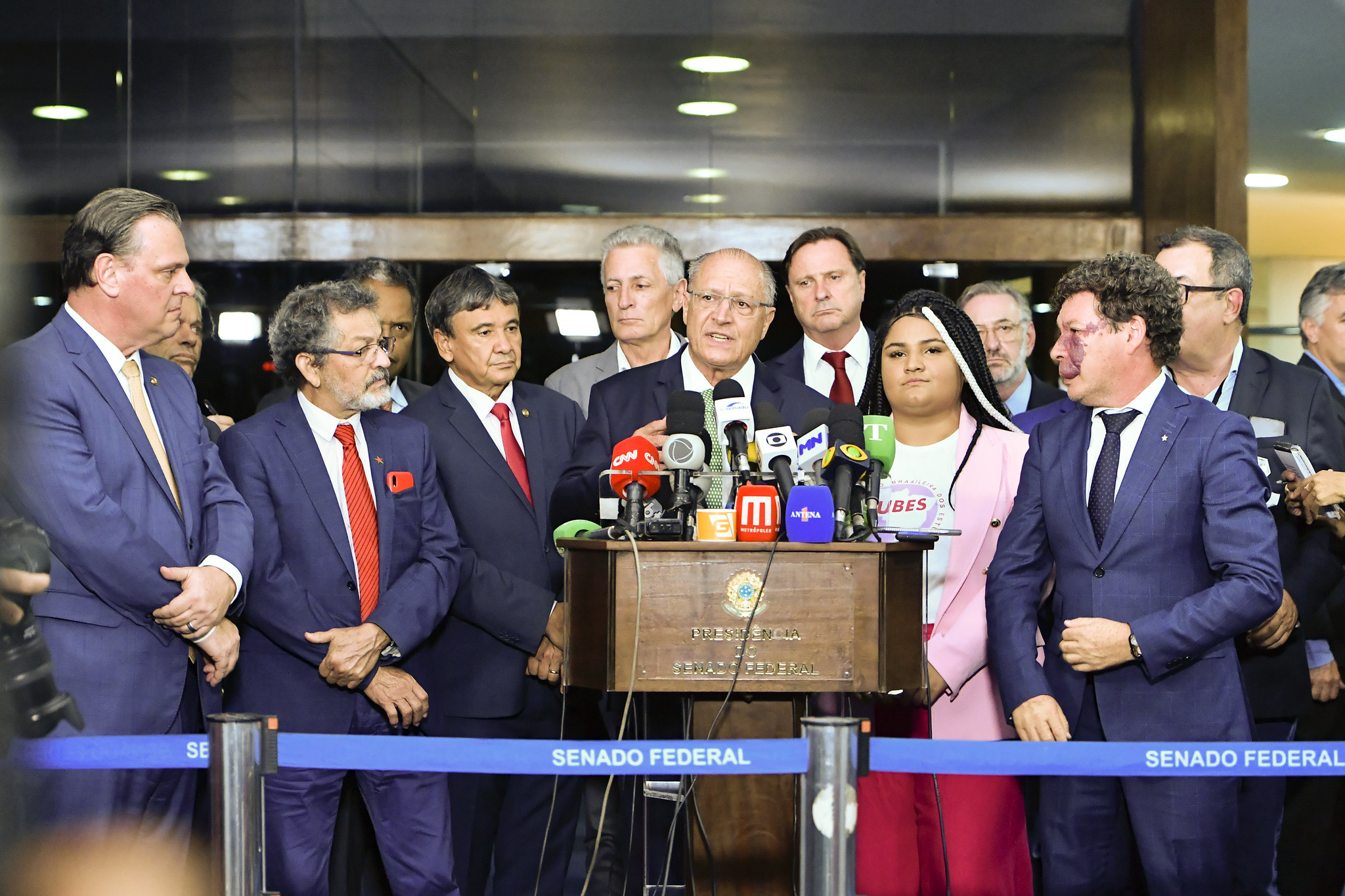 PEC da Transição continua no radar e 4 assuntos do Brasil e do mundo