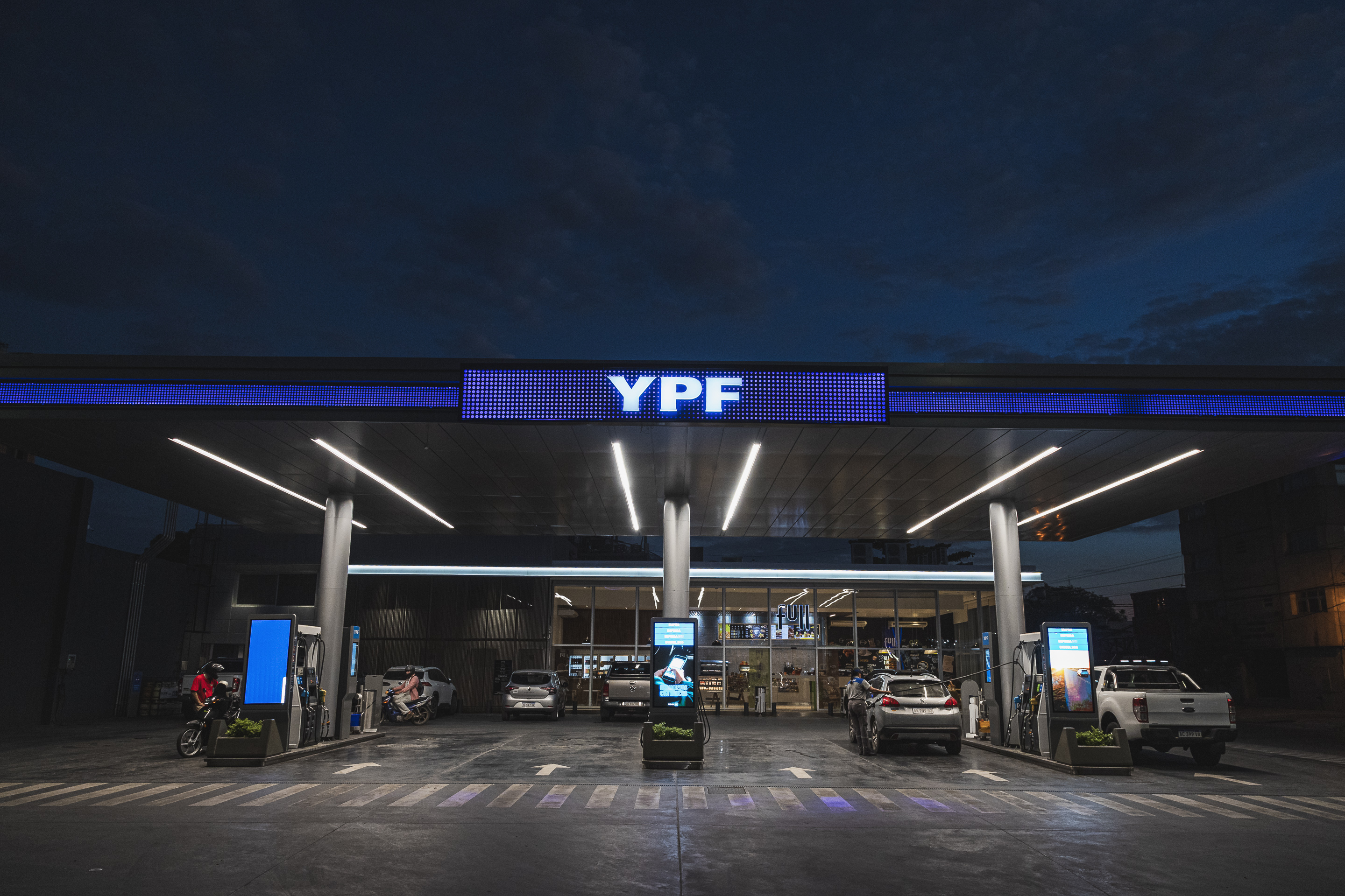 La promesa de YPF sobre el precio de la nafta y el acuerdo alcanzado con privados para evitar sobresaltos 