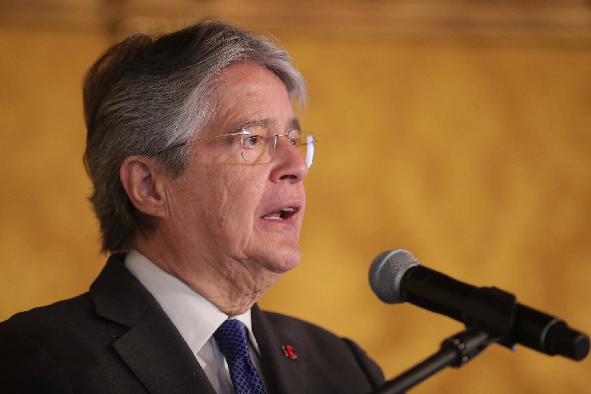 Sob risco no cargo, presidente do Equador dissolve assembleia e convoca eleições