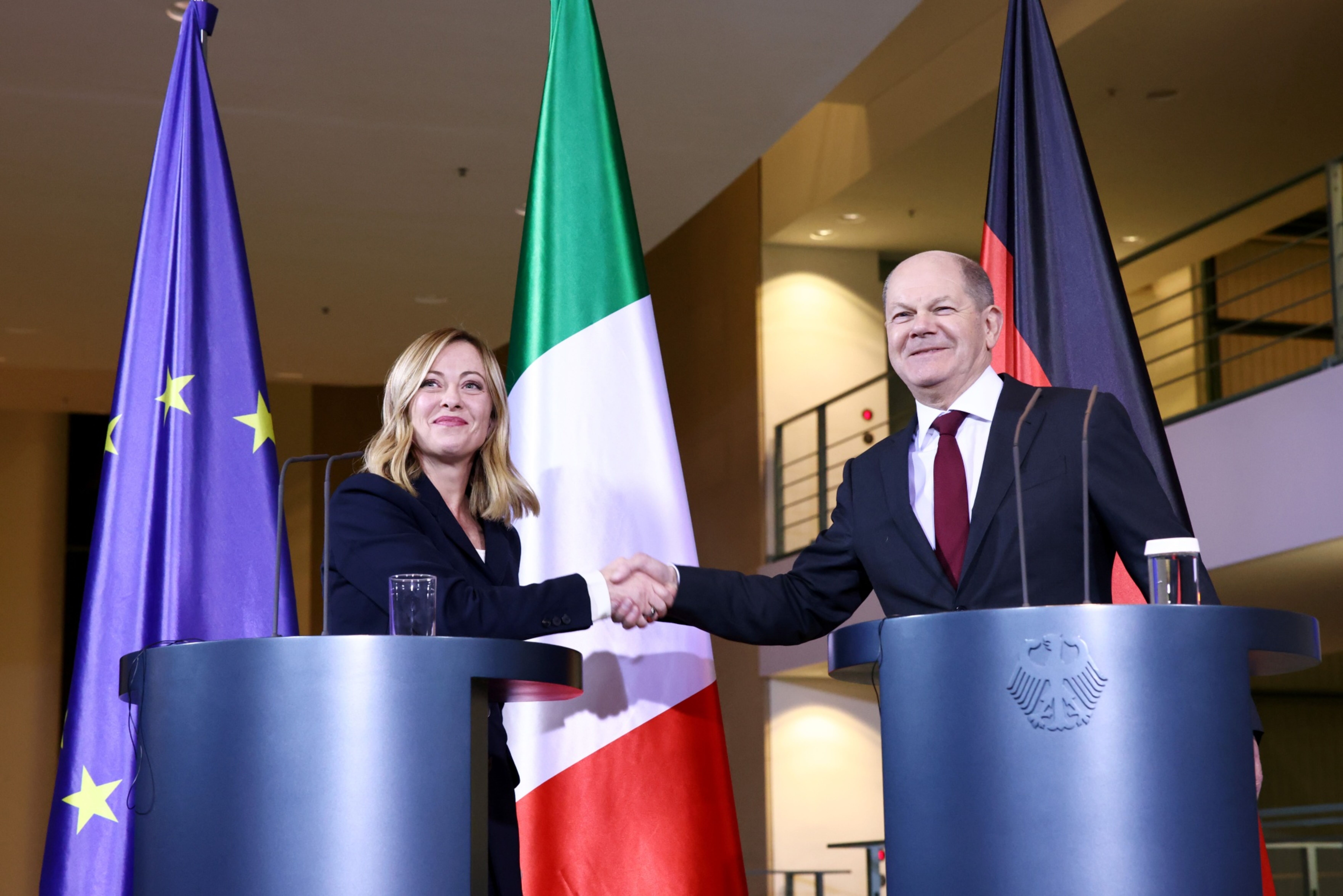 Meloni und Scholz stärken Geschäftsbeziehungen und verlassen Fra…